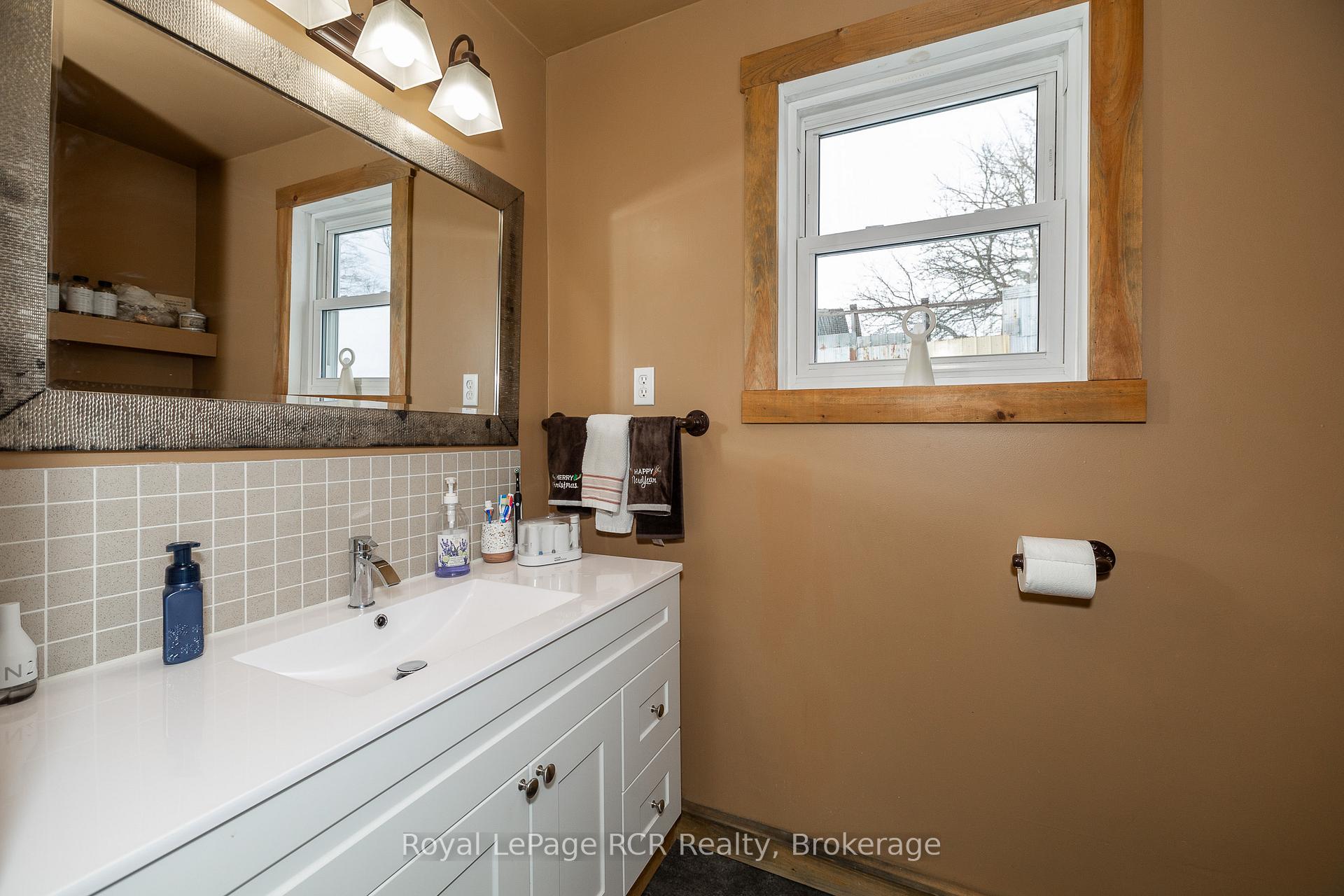 Photo 18 of 206 Crawford Road, Chatsworth — HOMEH