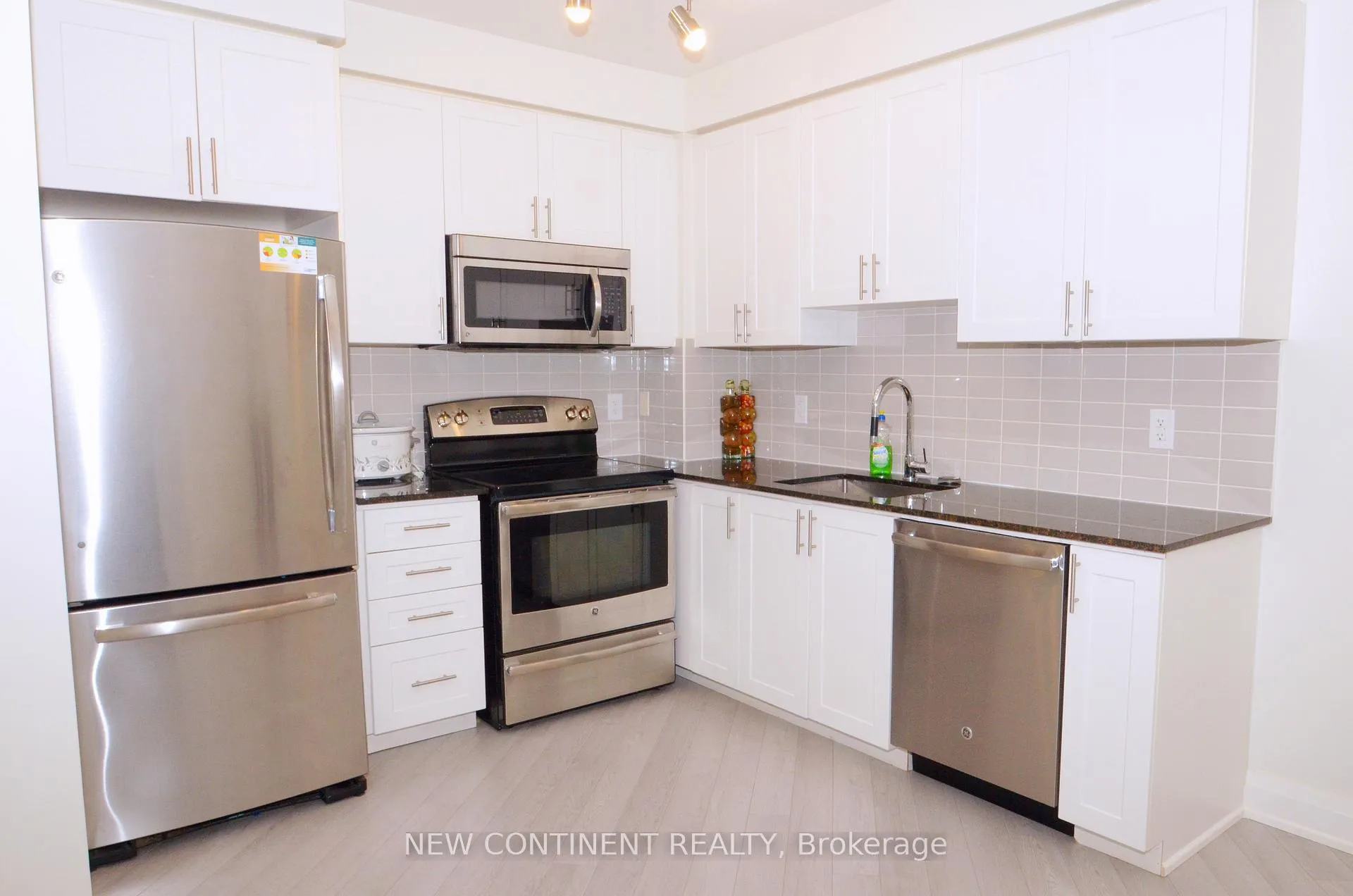 Photo 6 of Unit 838, 7171 Yonge Street, Markham, Grandview — HOMEH