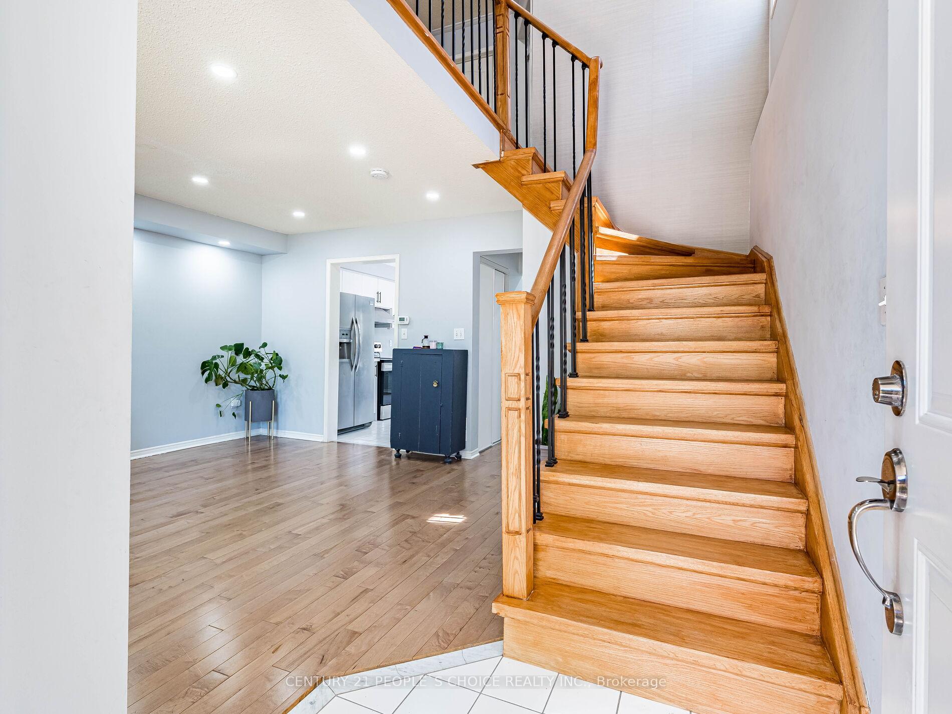 Photo 2 of 175 Fernforest Drive, Brampton, Sandringham-Wellington — HOMEH