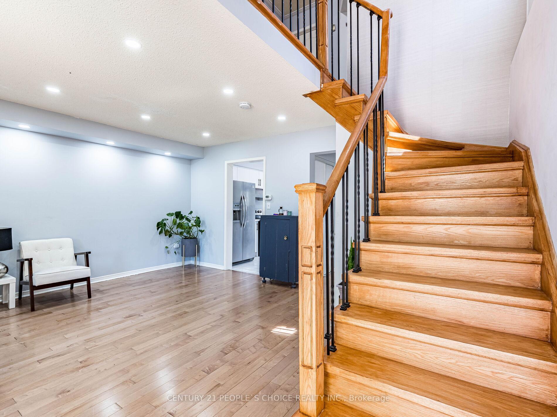 Photo 8 of 175 Fernforest Drive, Brampton, Sandringham-Wellington — HOMEH