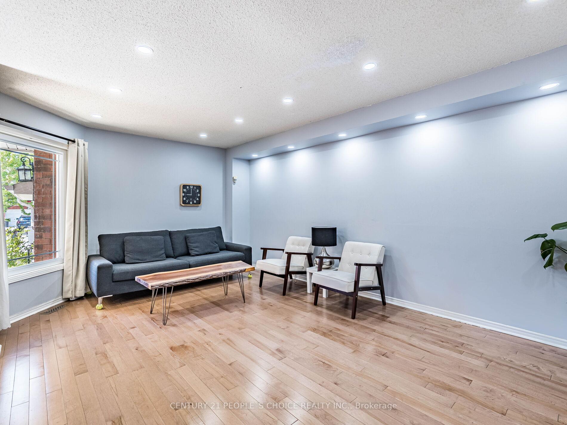 Photo 3 of 175 Fernforest Drive, Brampton, Sandringham-Wellington — HOMEH