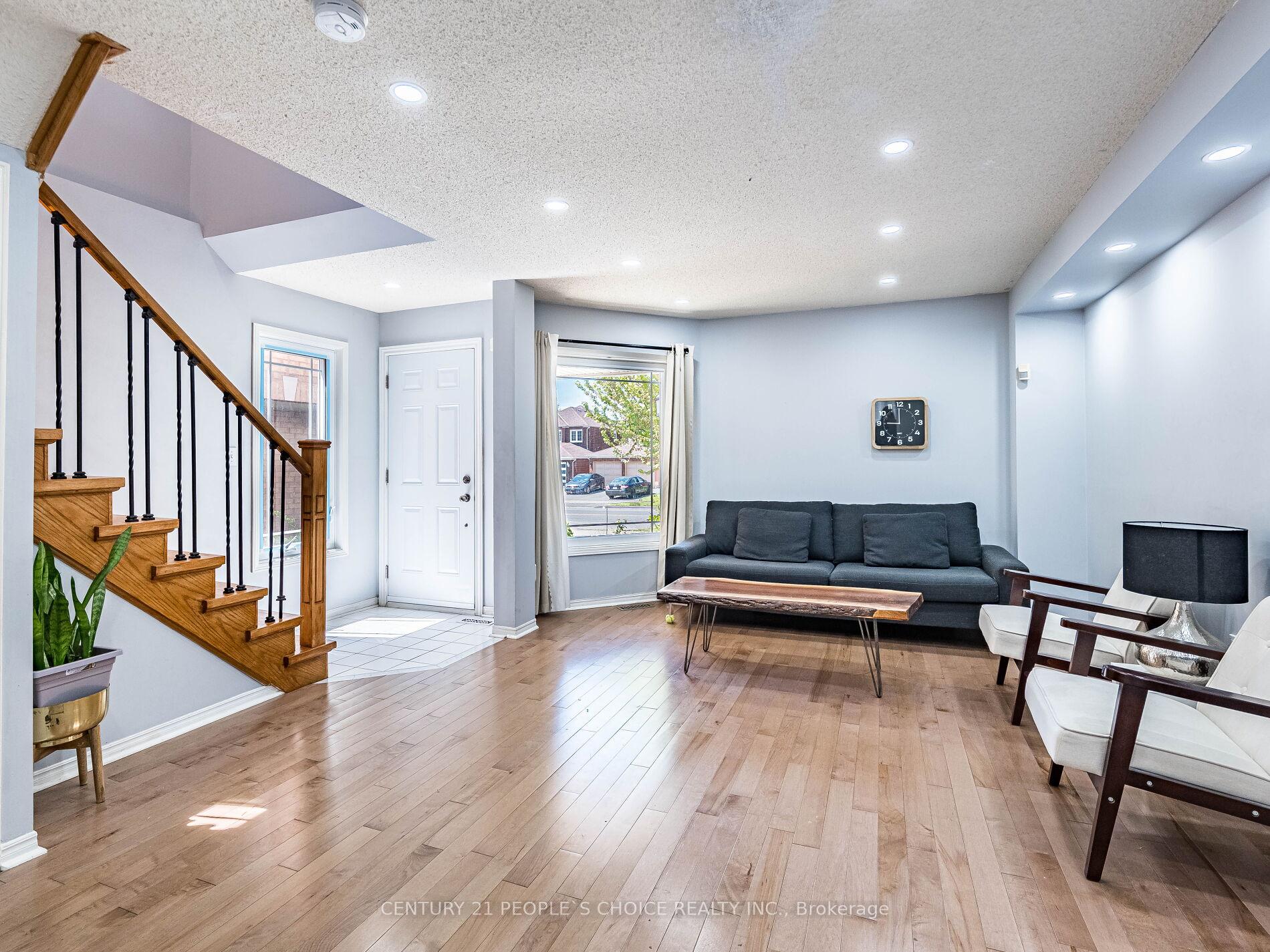 Photo 5 of 175 Fernforest Drive, Brampton, Sandringham-Wellington — HOMEH