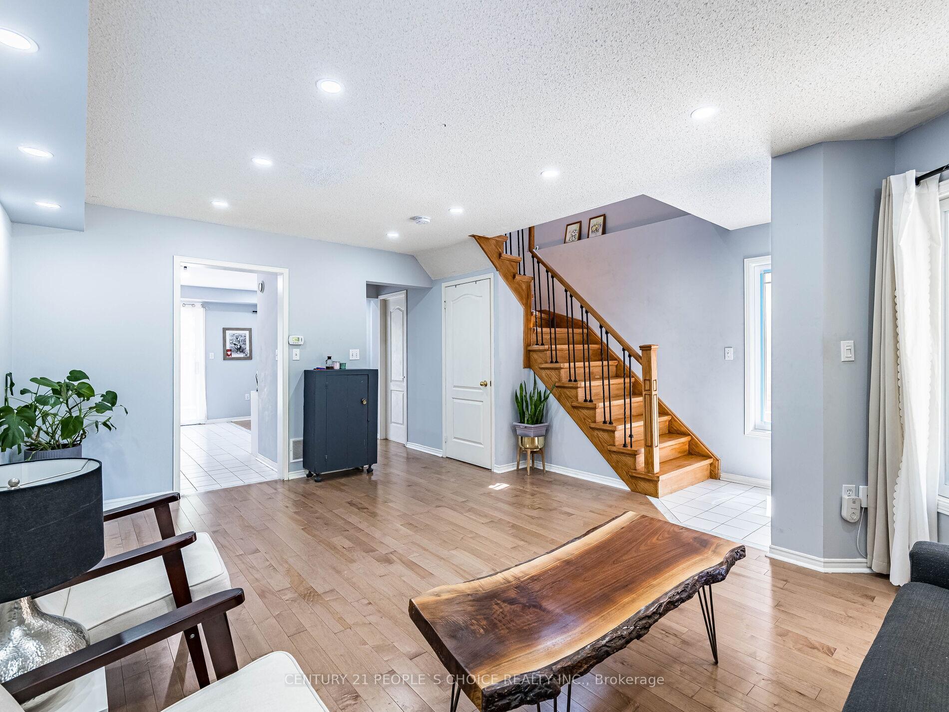 Photo 7 of 175 Fernforest Drive, Brampton, Sandringham-Wellington — HOMEH