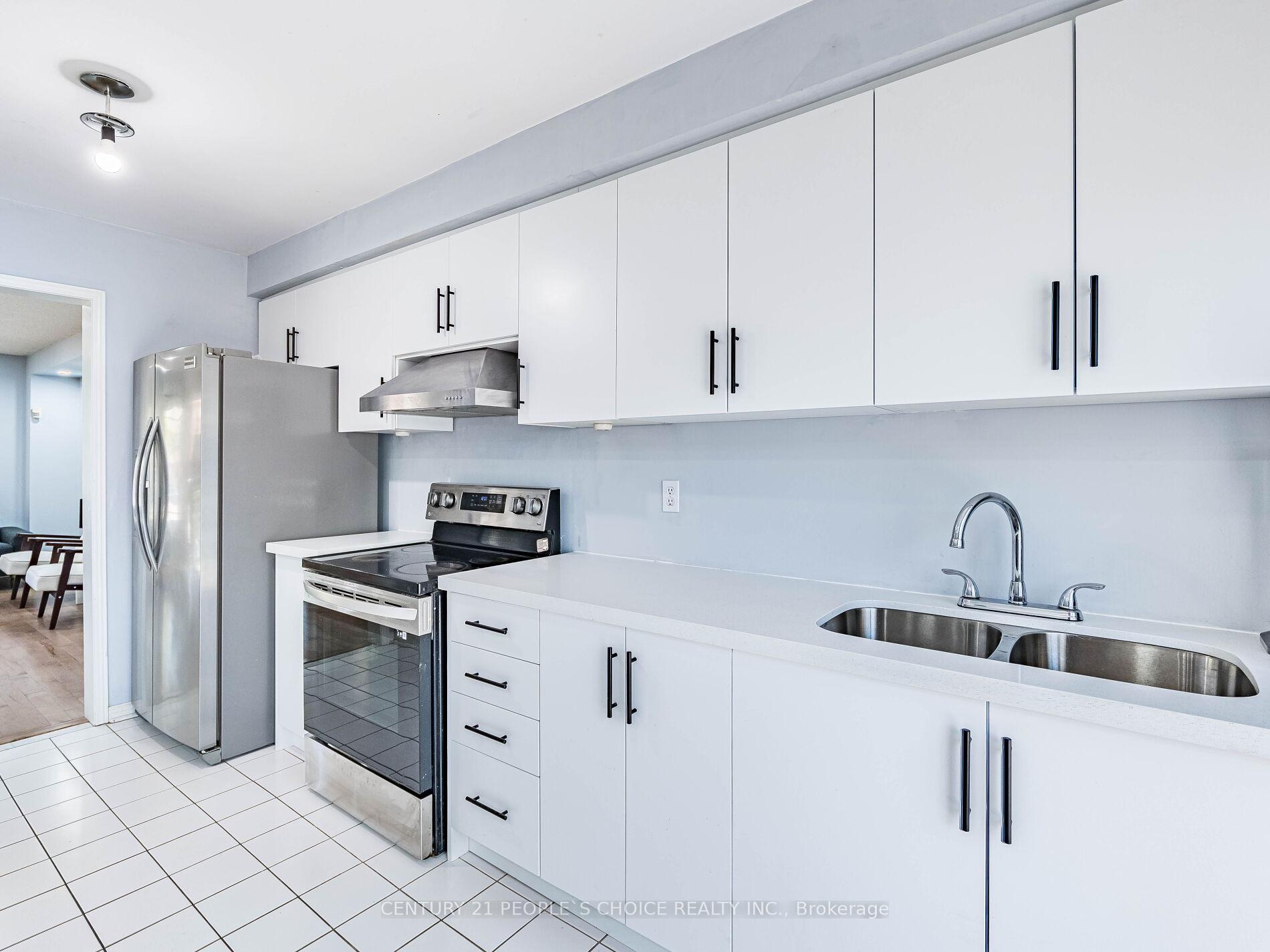 Photo 9 of 175 Fernforest Drive, Brampton, Sandringham-Wellington — HOMEH