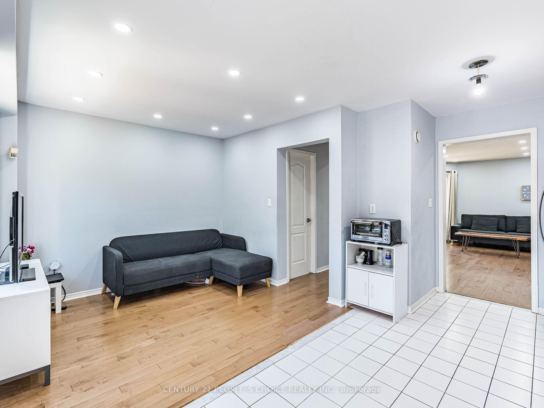 Photo 38 of 175 Fernforest Drive, Brampton, Sandringham-Wellington — HOMEH