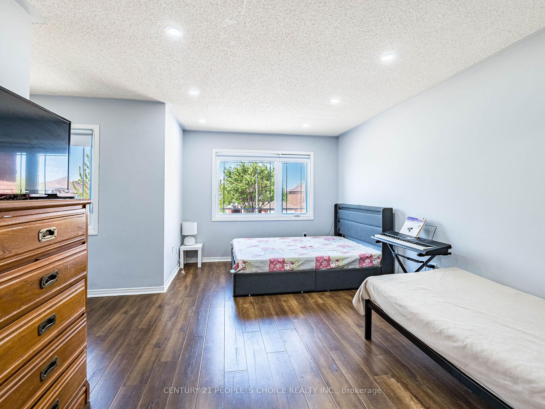 Photo 40 of 175 Fernforest Drive, Brampton, Sandringham-Wellington — HOMEH