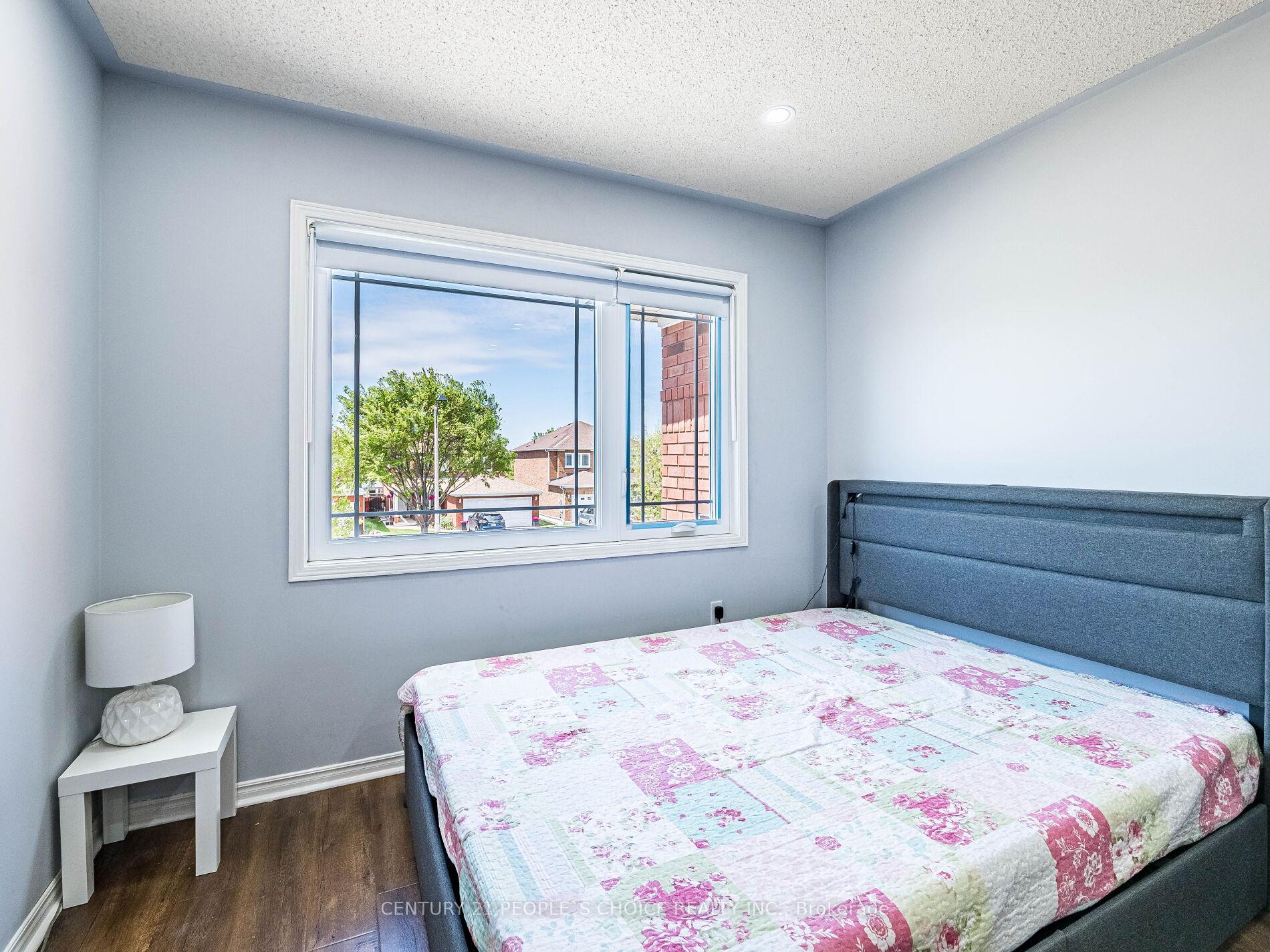 Photo 41 of 175 Fernforest Drive, Brampton, Sandringham-Wellington — HOMEH