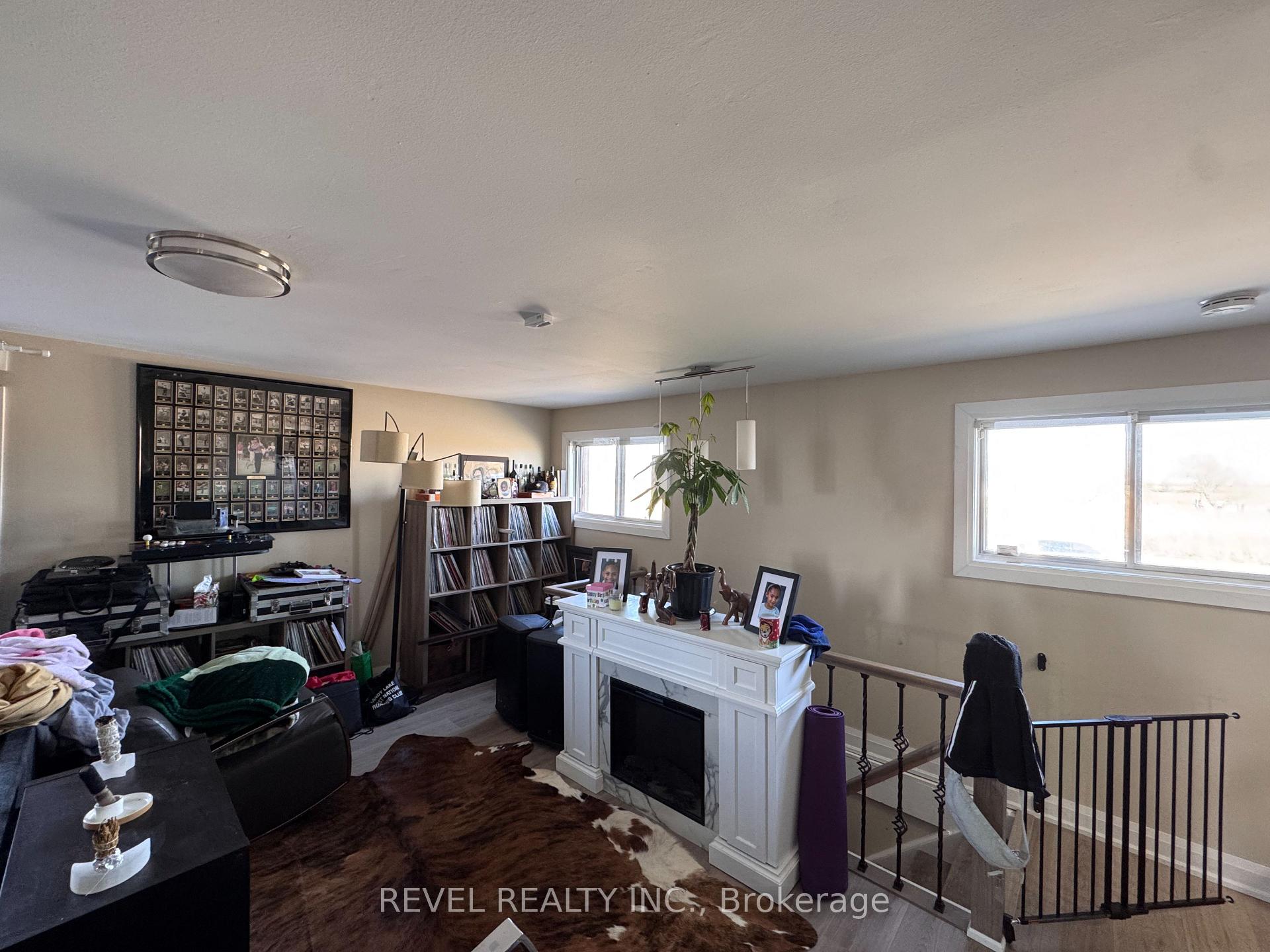 Photo 5 of 804 Green Mountain Road E, Hamilton, Rural Stoney Creek — HOMEH