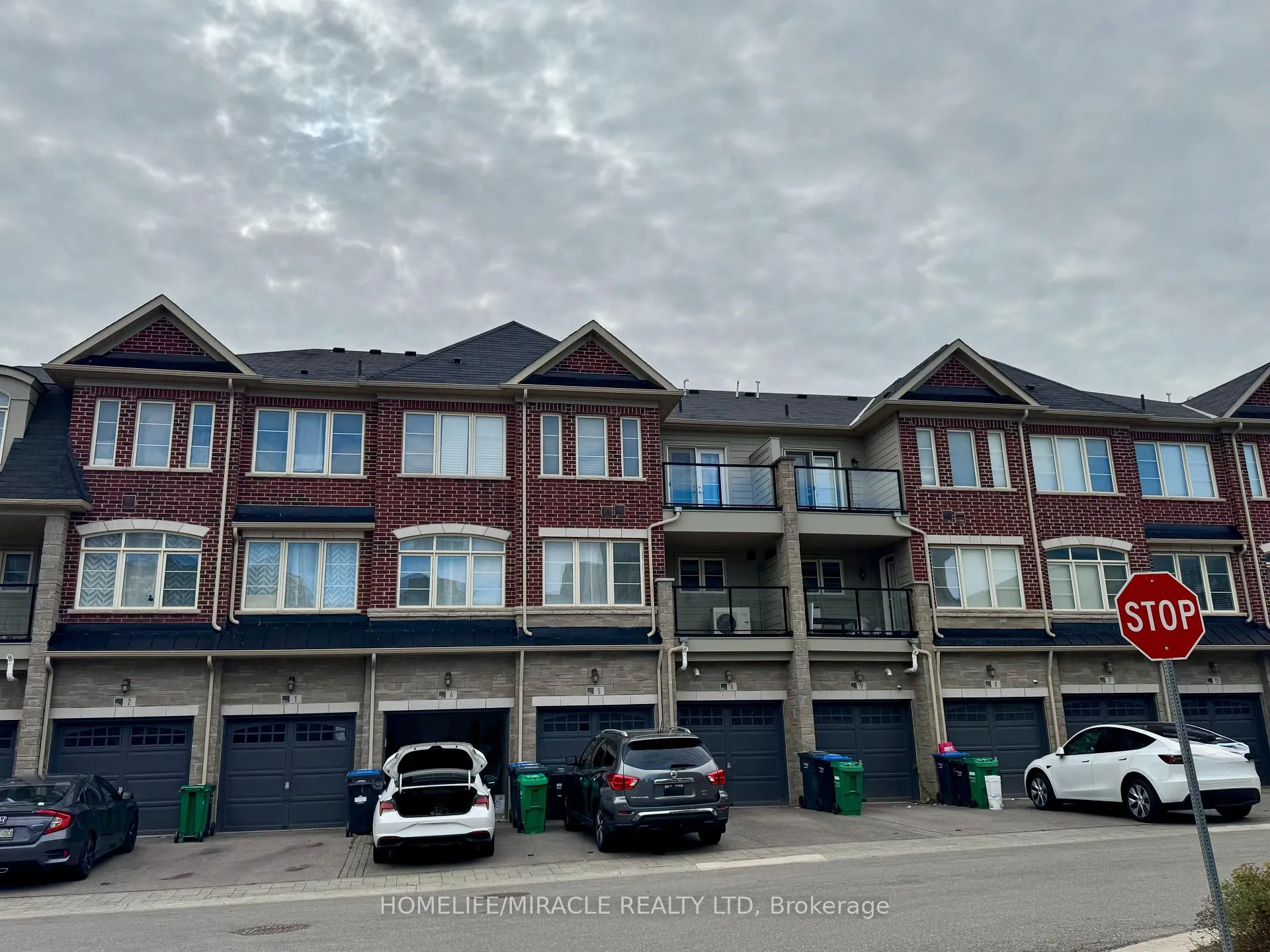 Photo 3 of Unit 5, 200 Veterans Drive, Brampton, Northwest Brampton — HOMEH