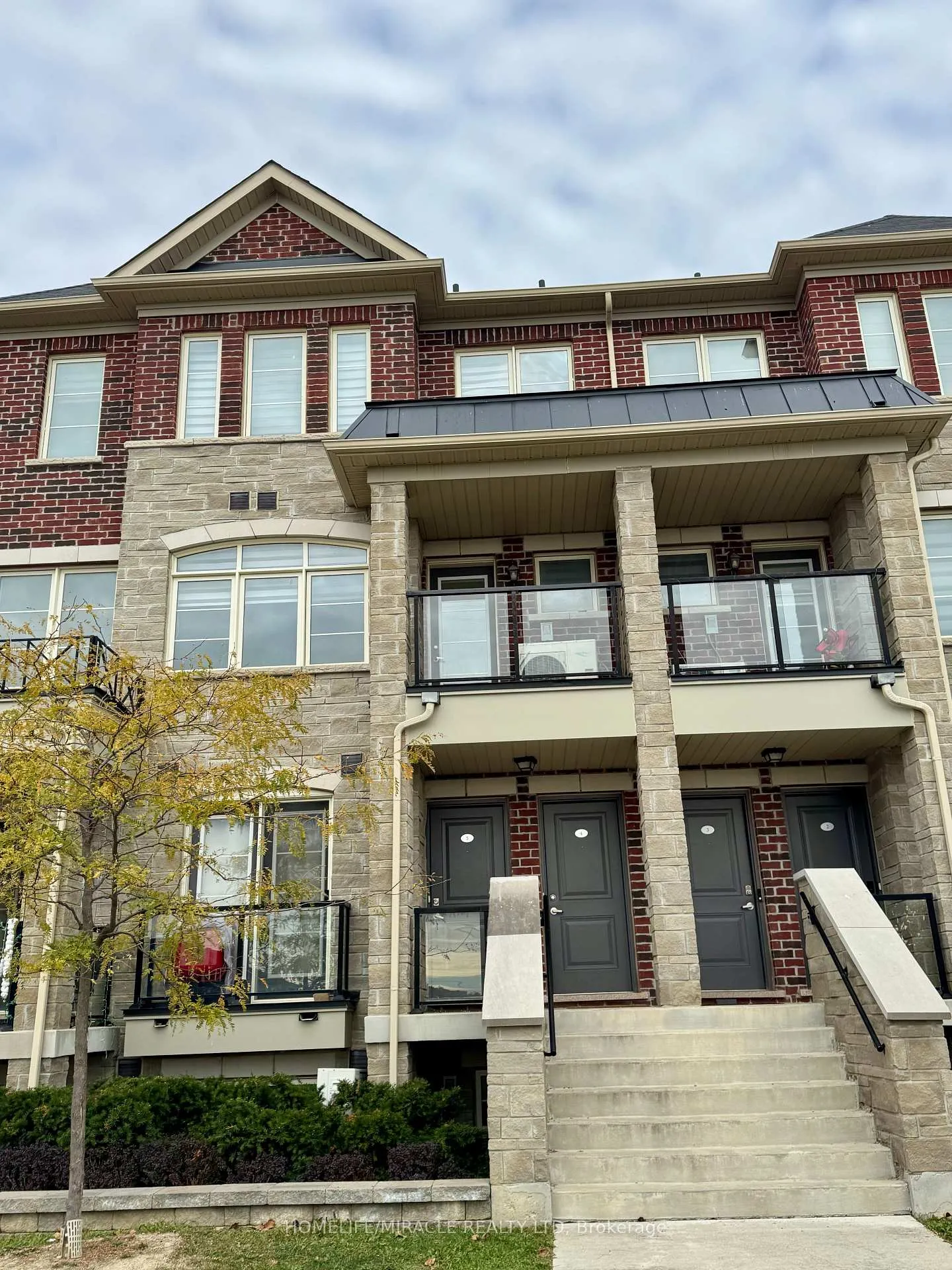 Photo 4 of Unit 5, 200 Veterans Drive, Brampton, Northwest Brampton — HOMEH