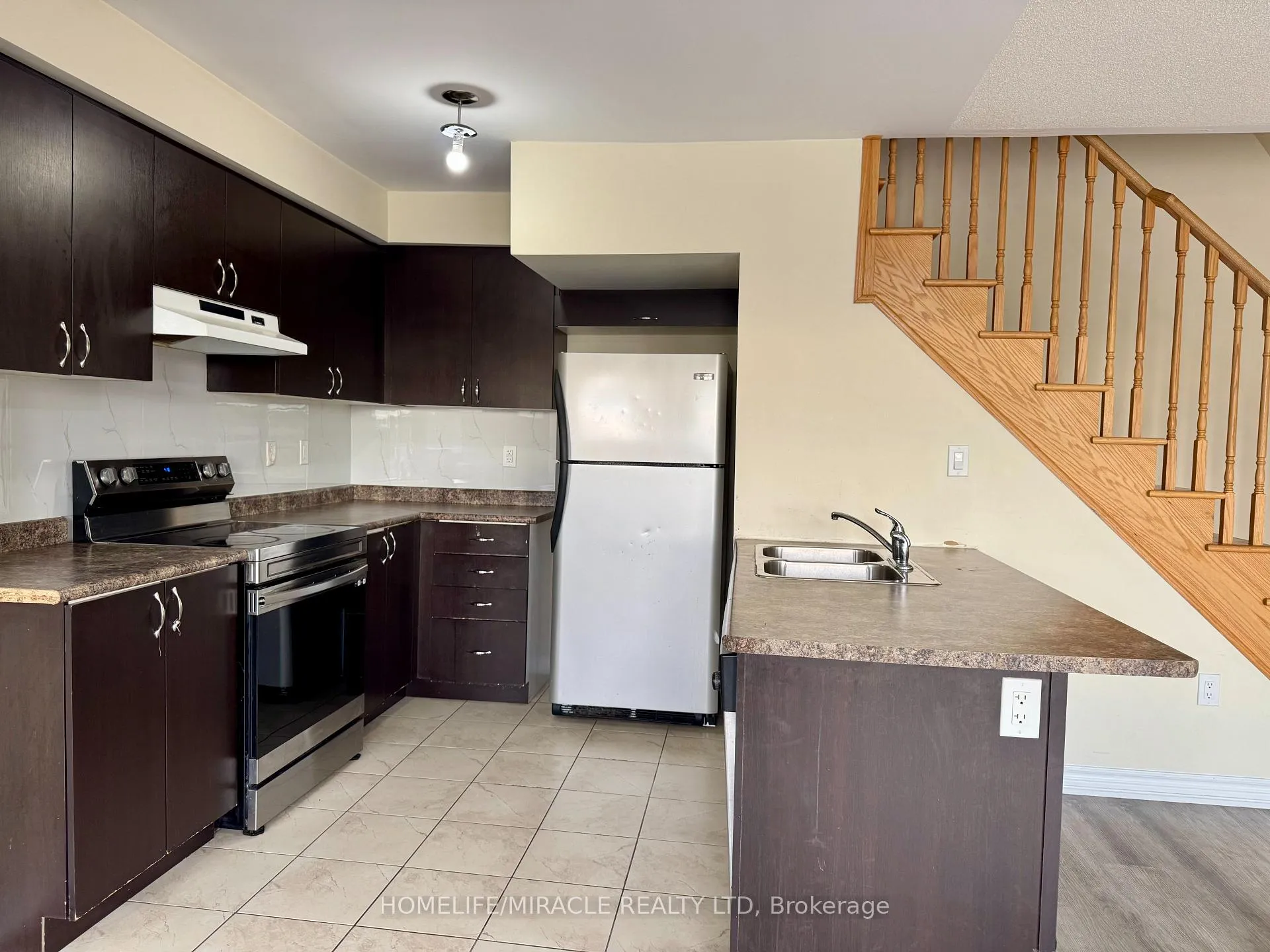 Photo 6 of Unit 5, 200 Veterans Drive, Brampton, Northwest Brampton — HOMEH