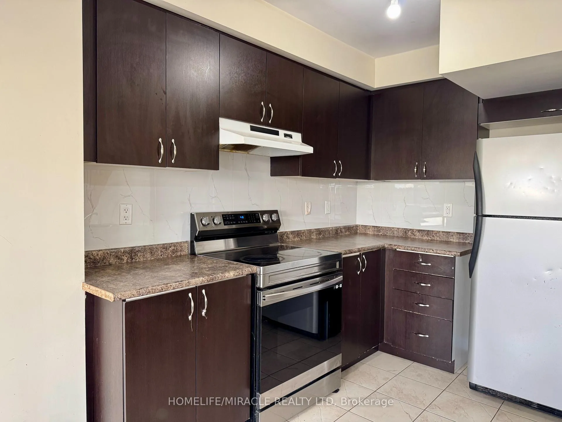 Photo 7 of Unit 5, 200 Veterans Drive, Brampton, Northwest Brampton — HOMEH