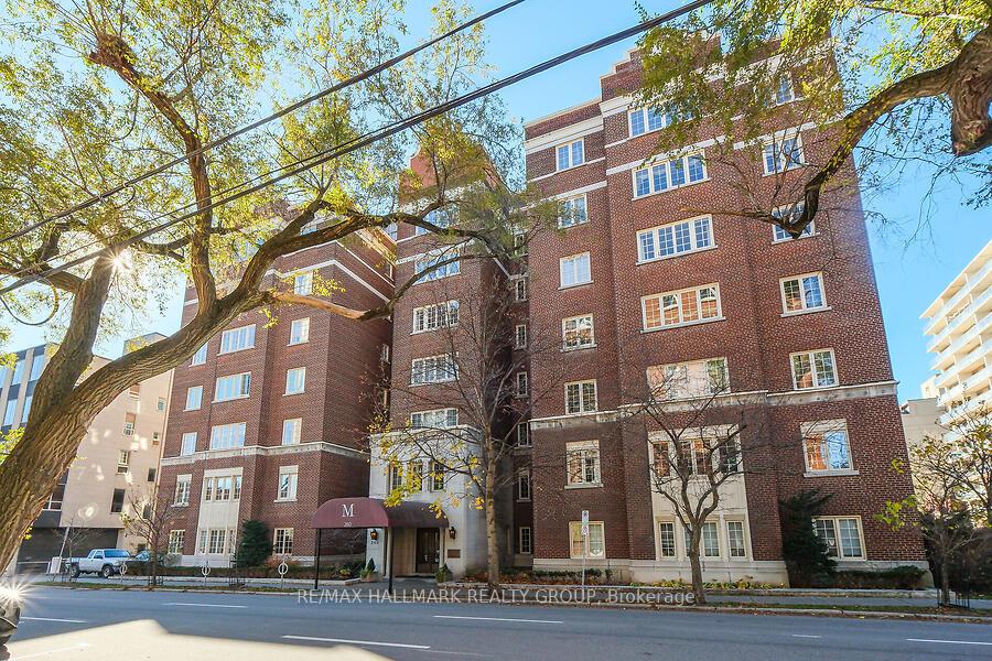 Front of Unit 2C, 260 Metcalfe Street