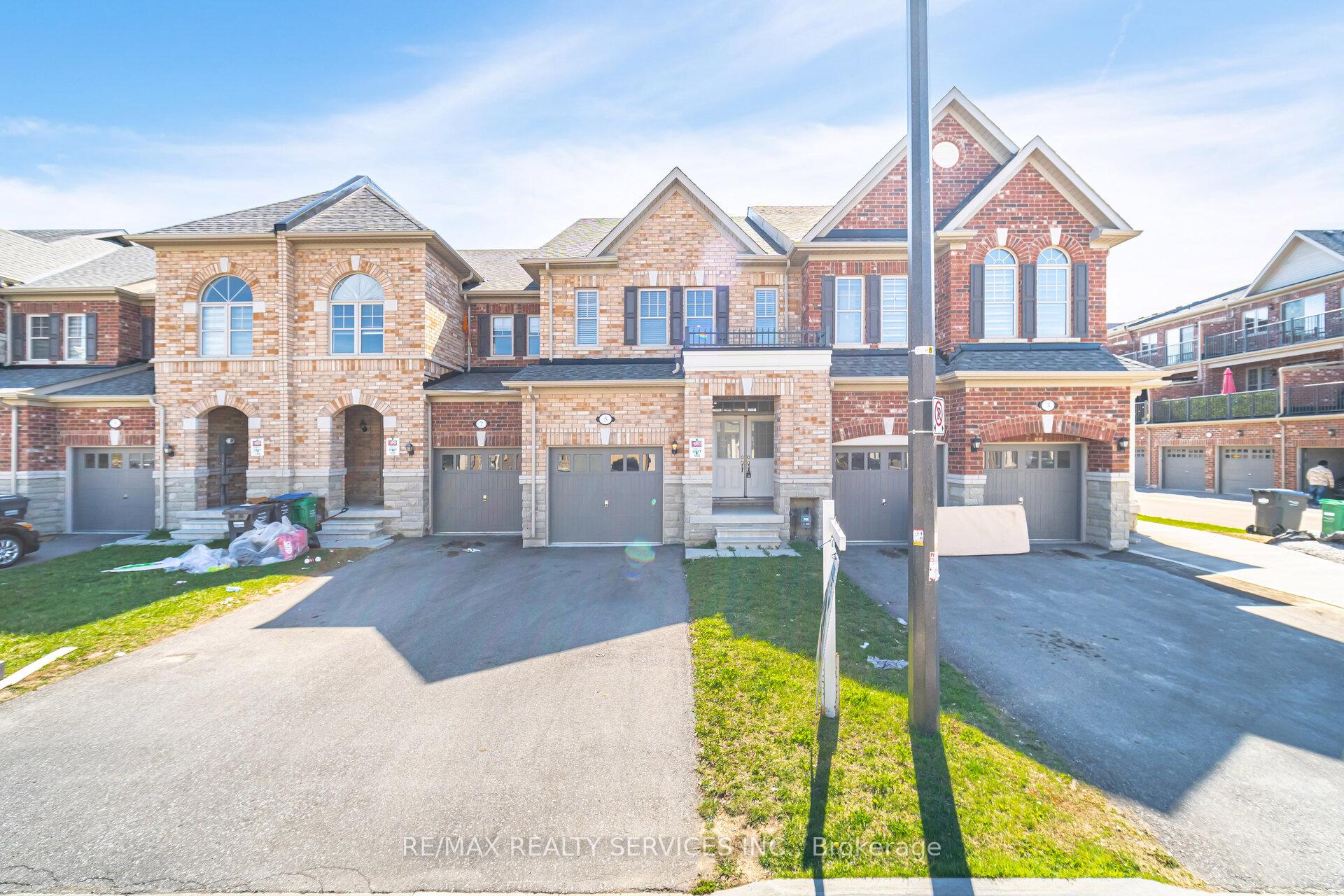 Photo 3 of 5 Pearman Crescent, Brampton, Northwest Brampton — HOMEH