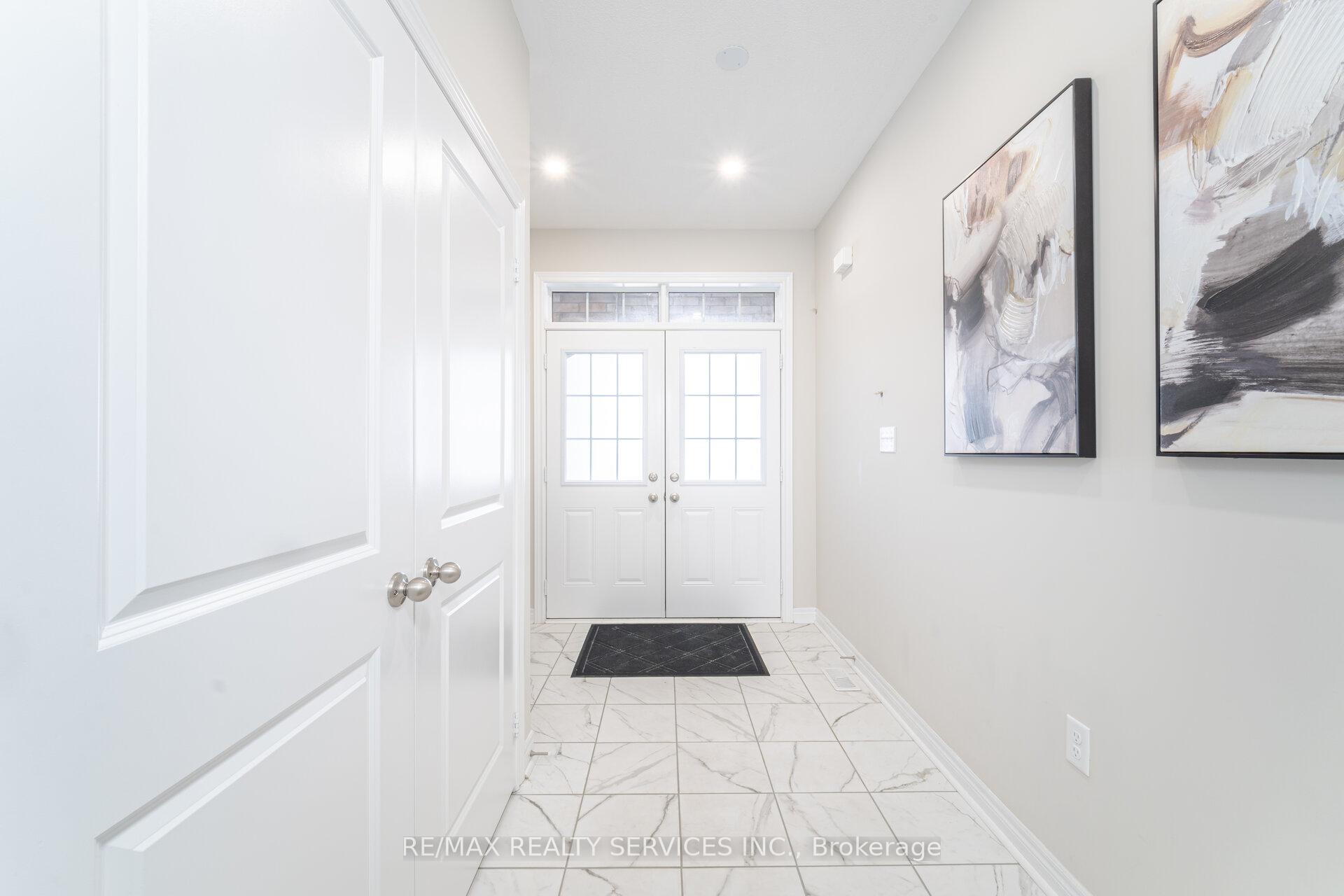 Photo 5 of 5 Pearman Crescent, Brampton, Northwest Brampton — HOMEH