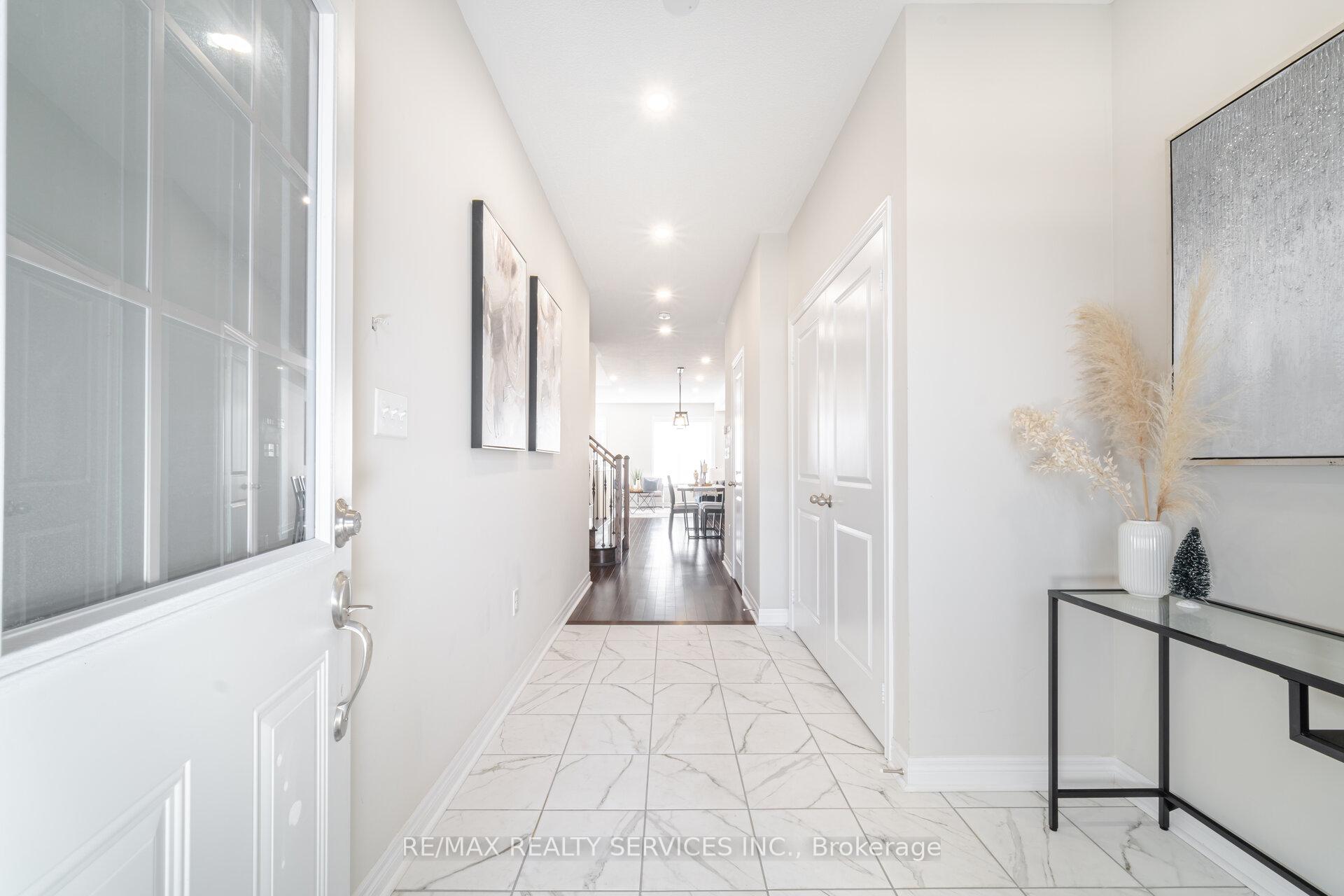 Photo 6 of 5 Pearman Crescent, Brampton, Northwest Brampton — HOMEH