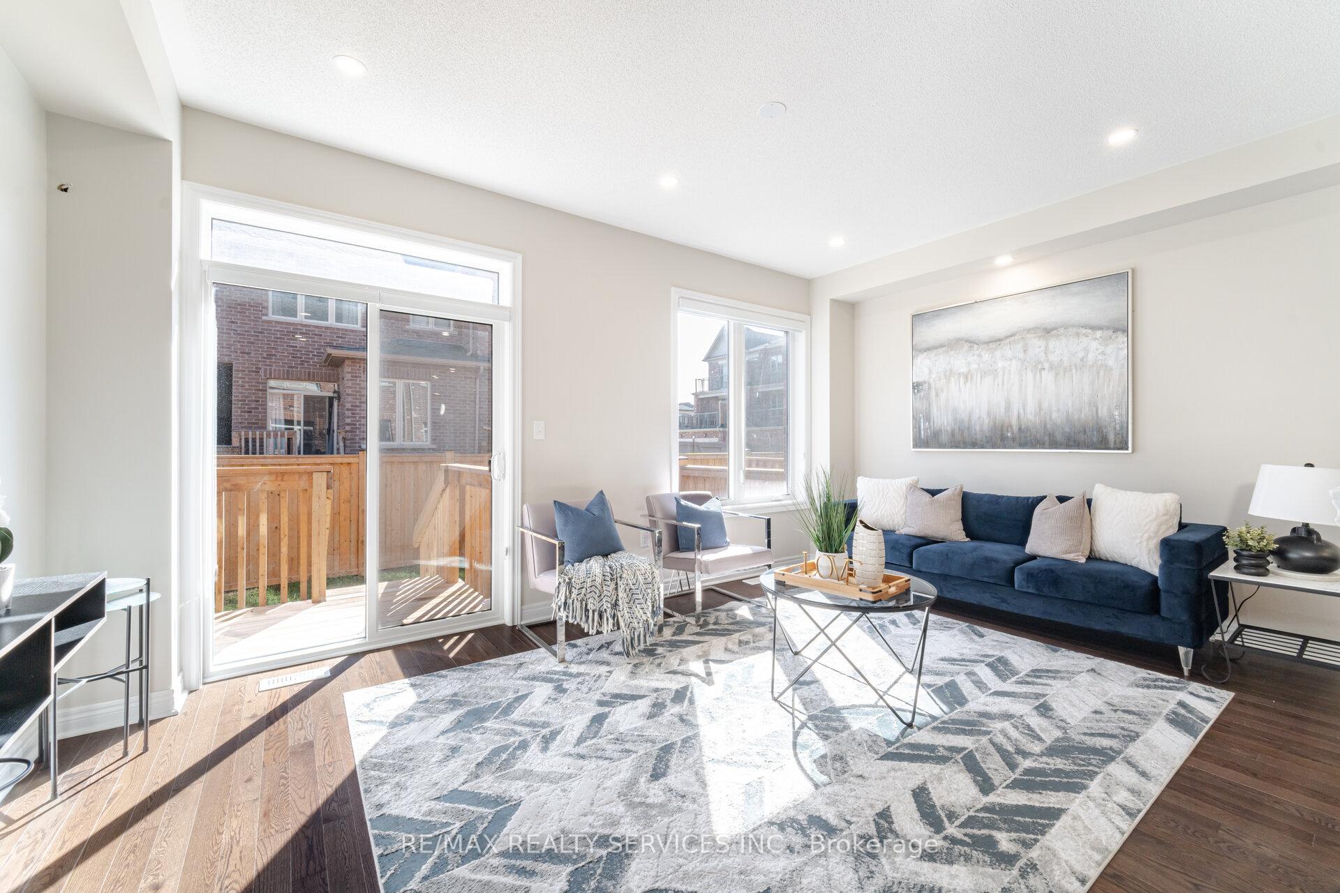 Photo 11 of 5 Pearman Crescent, Brampton, Northwest Brampton — HOMEH