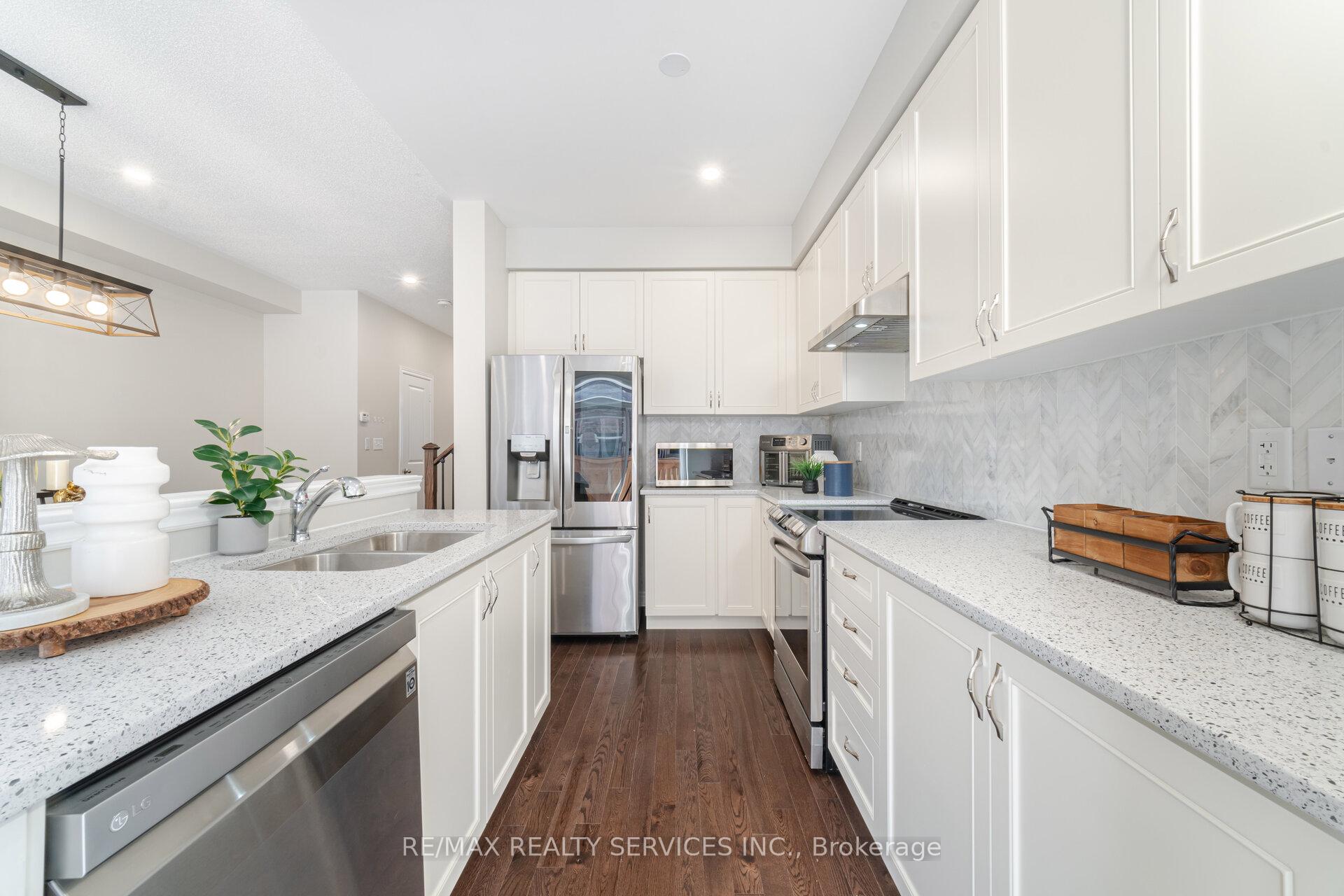 Photo 16 of 5 Pearman Crescent, Brampton, Northwest Brampton — HOMEH