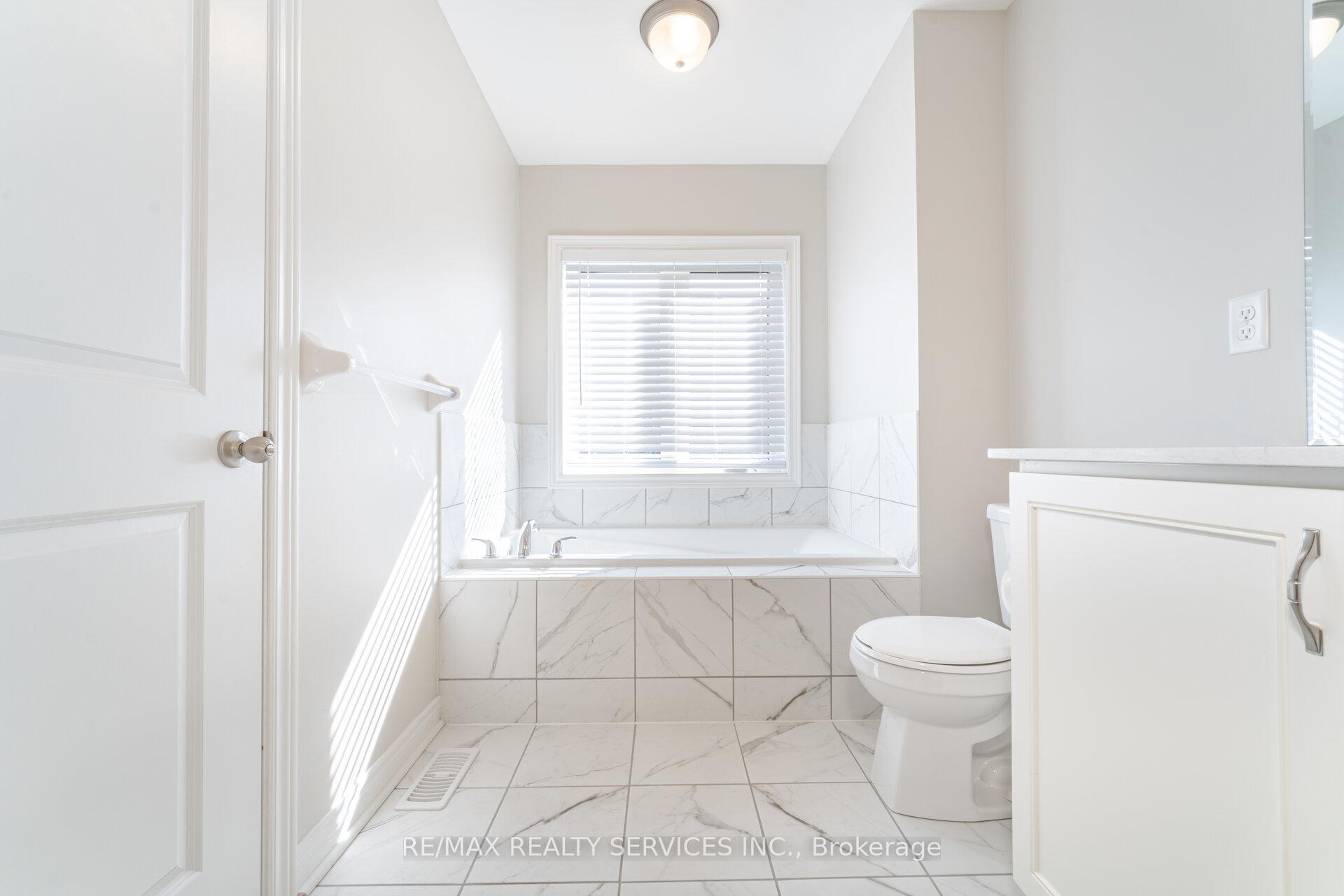 Photo 33 of 5 Pearman Crescent, Brampton, Northwest Brampton — HOMEH