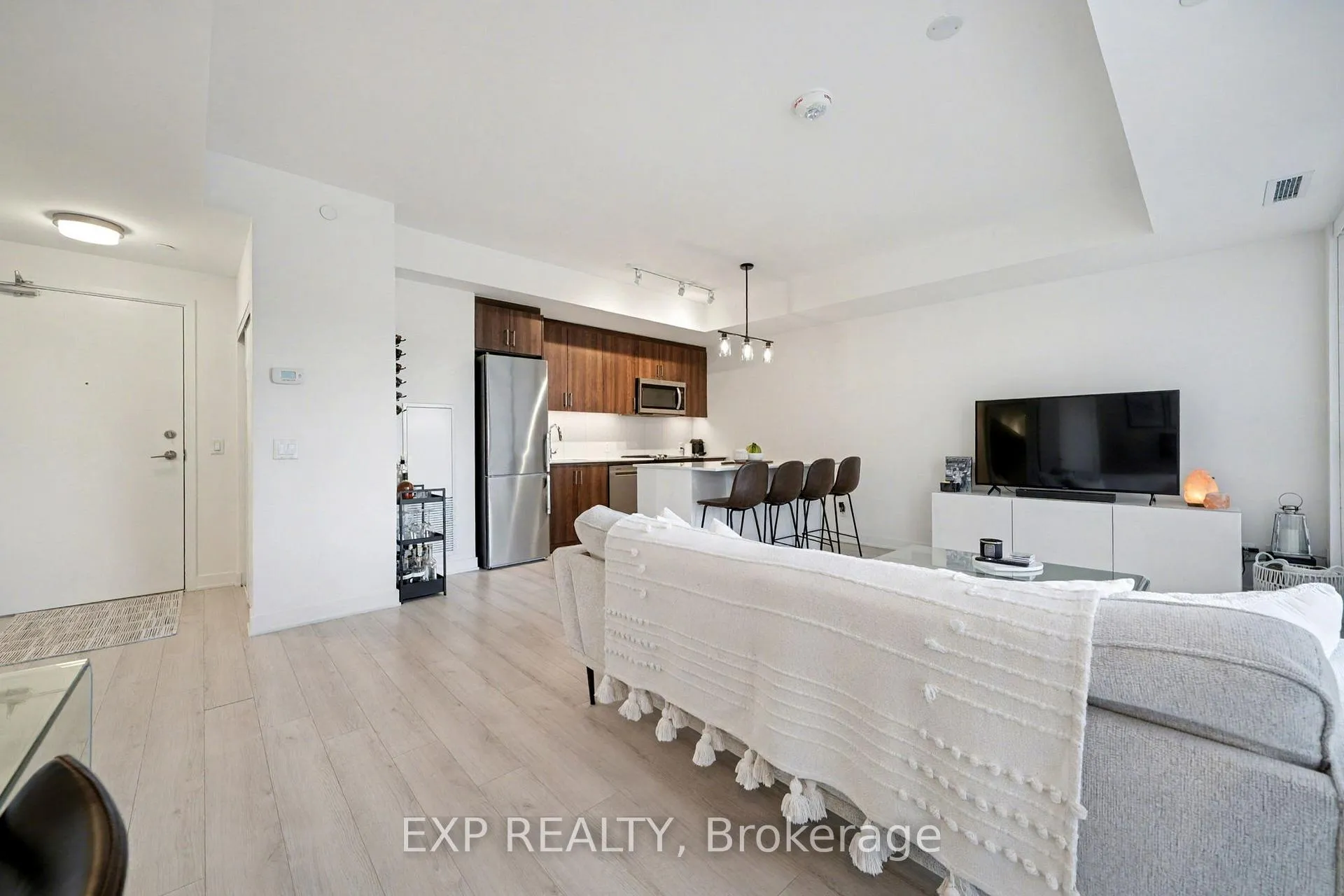Photo 5 of Unit 332, 681 Yonge Street, Barrie, Painswick South — HOMEH