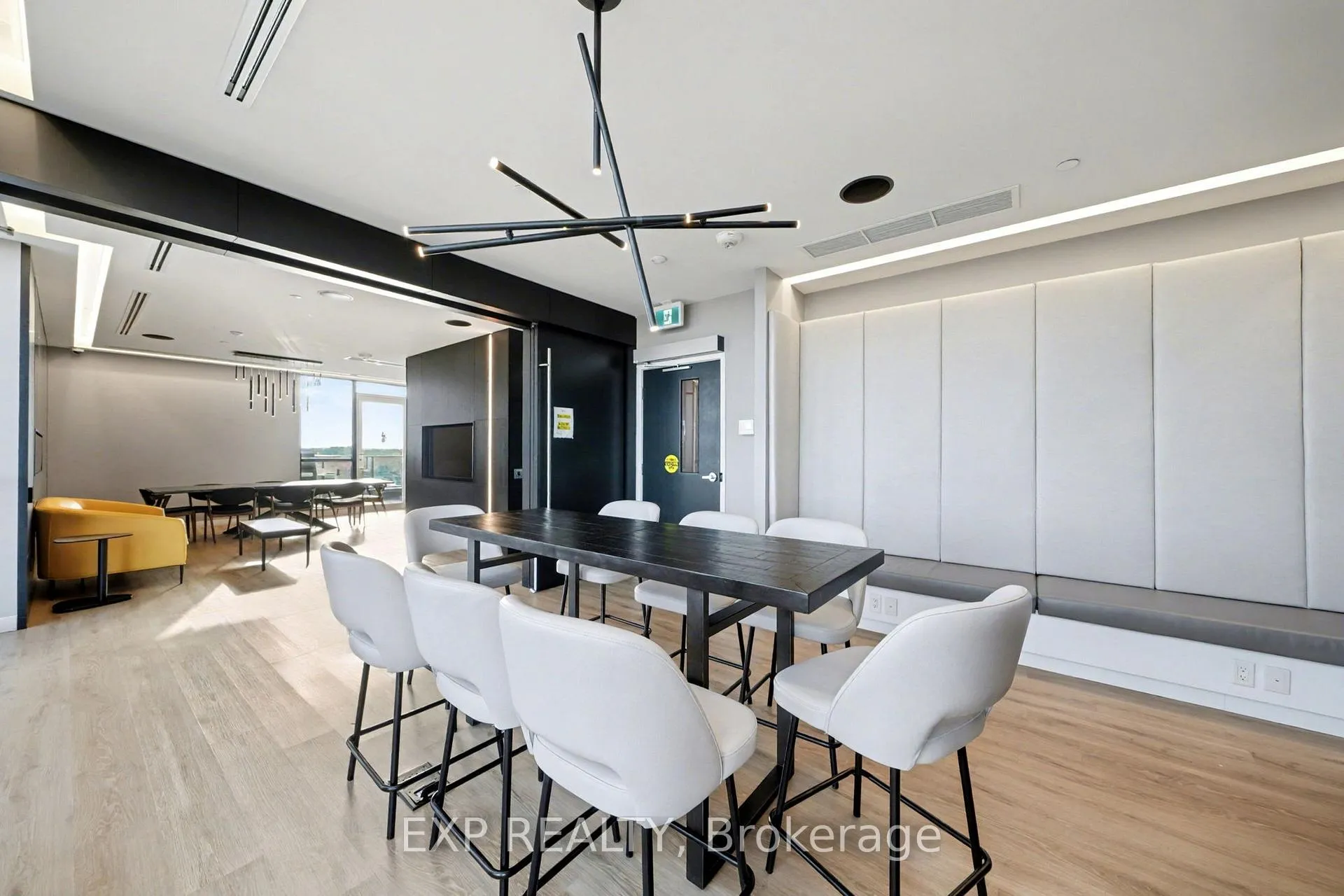 Photo 8 of Unit 332, 681 Yonge Street, Barrie, Painswick South — HOMEH