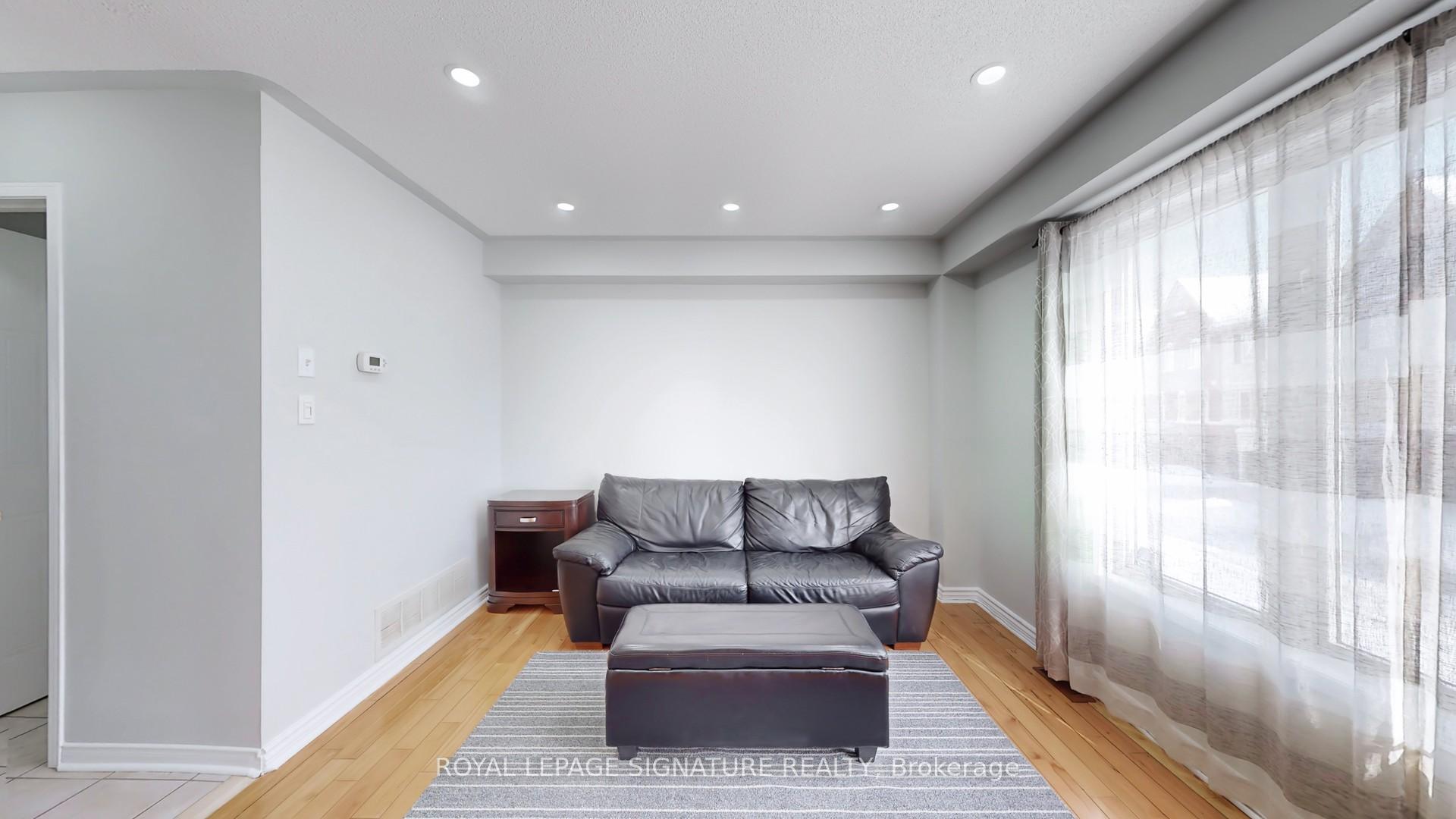 Photo 17 of 16 Pennefather Lane, Ajax, Central — HOMEH