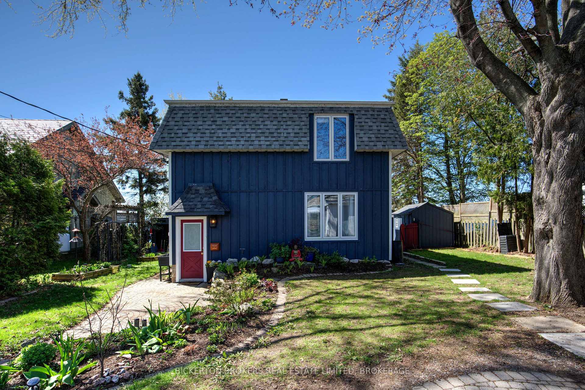 Photo 2 of 9 Gray's Lane, Gananoque — HOMEH