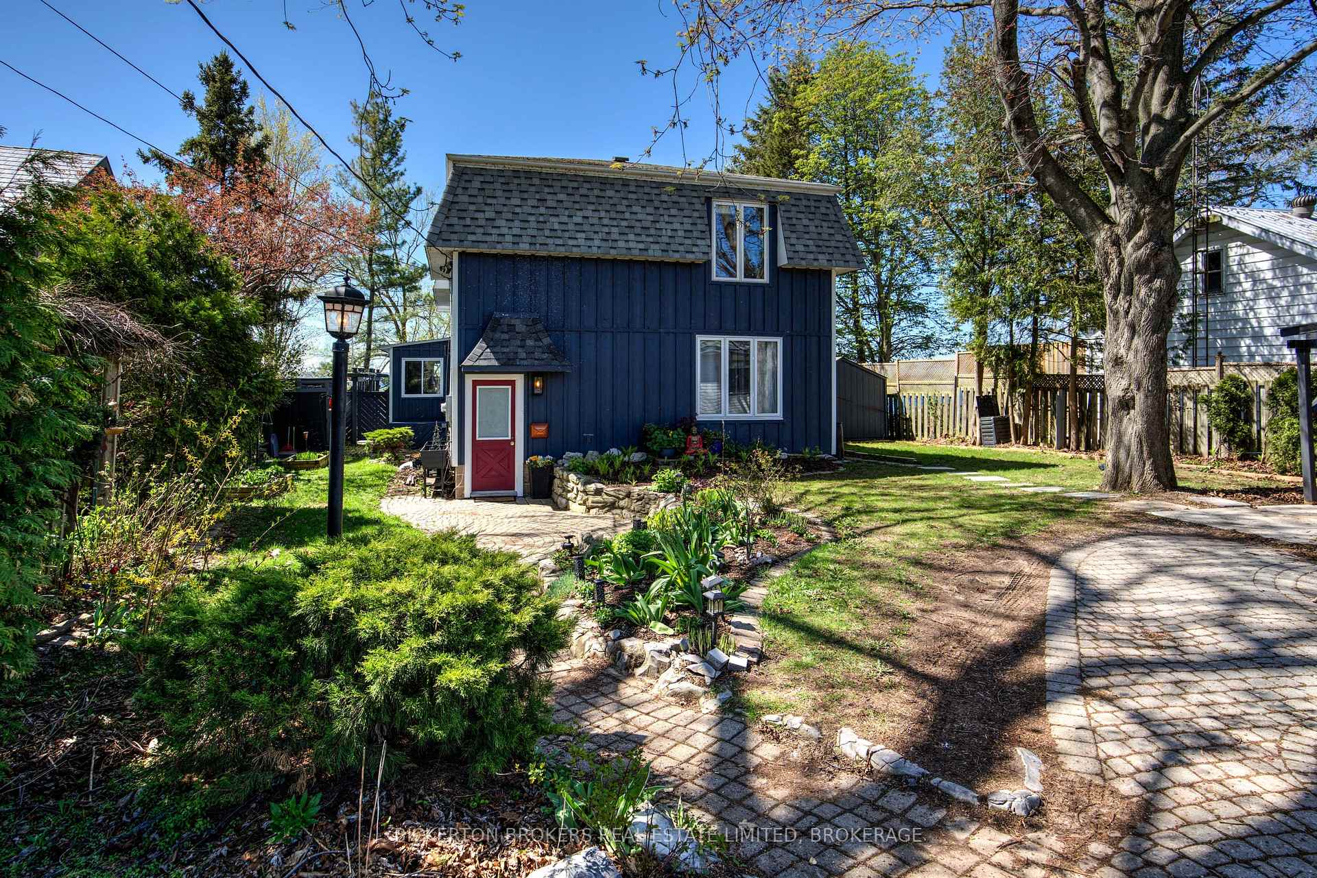 Photo 3 of 9 Gray's Lane, Gananoque — HOMEH