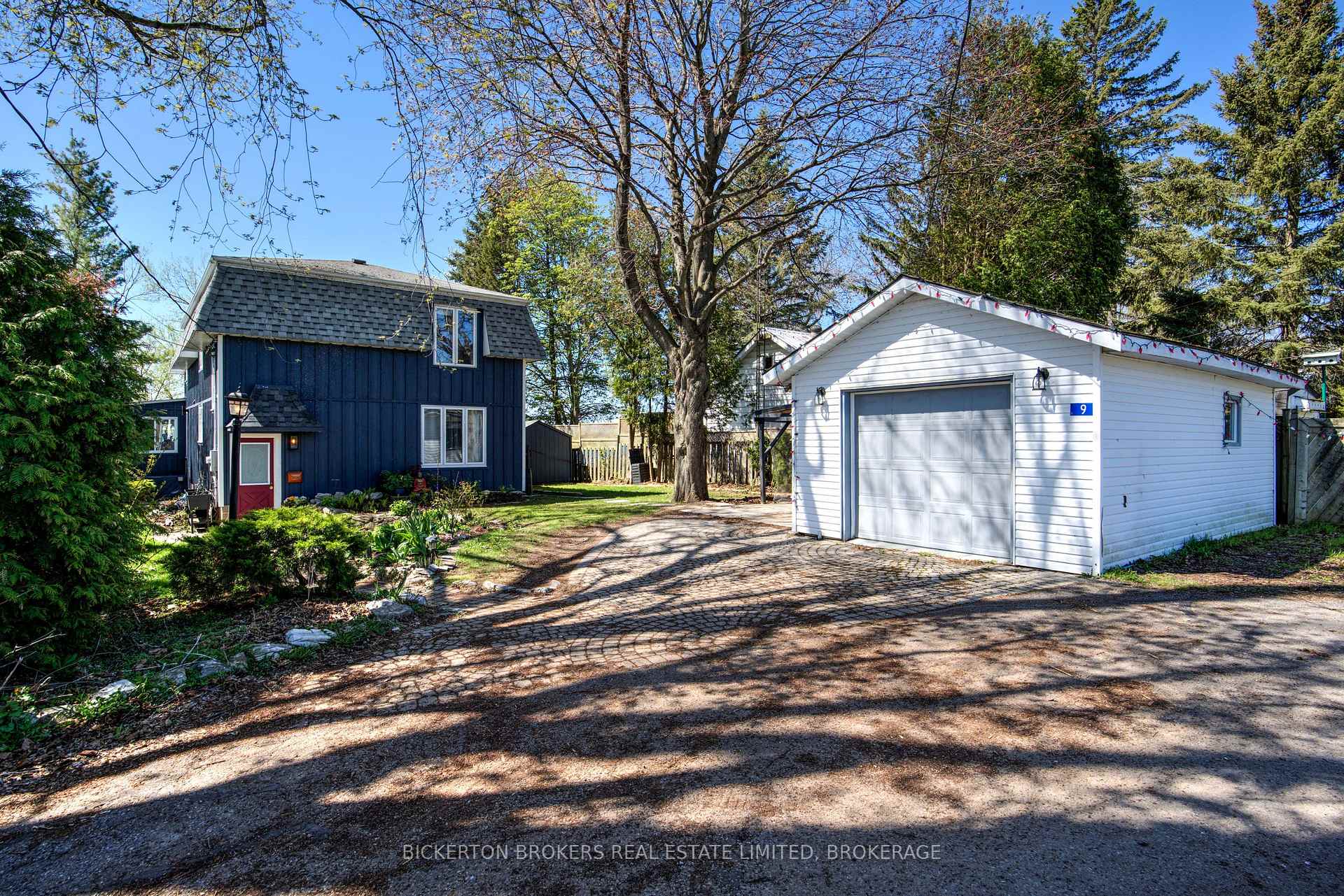 Photo 4 of 9 Gray's Lane, Gananoque — HOMEH