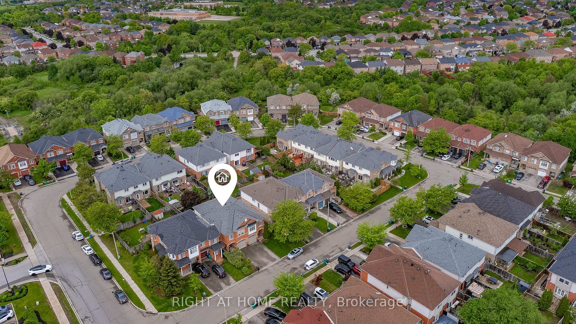 Photo 10 of 6 Traymore Street, Brampton, Fletcher's Meadow — HOMEH