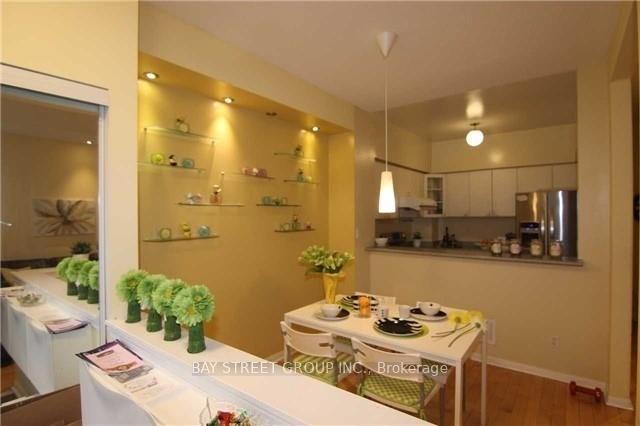 Photo 5 of Unit 2, 2 Cox Boulevard, Markham, Unionville — HOMEH