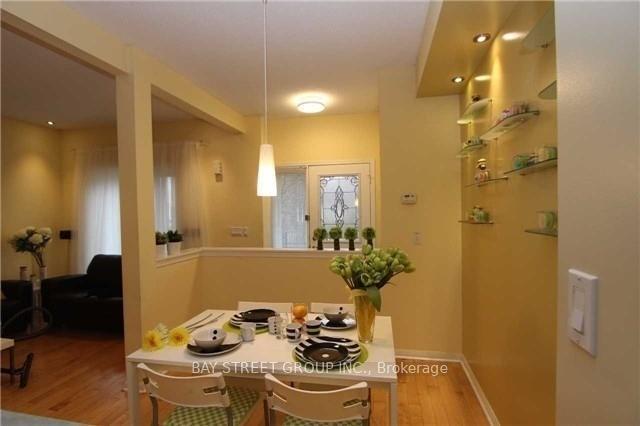 Photo 6 of Unit 2, 2 Cox Boulevard, Markham, Unionville — HOMEH