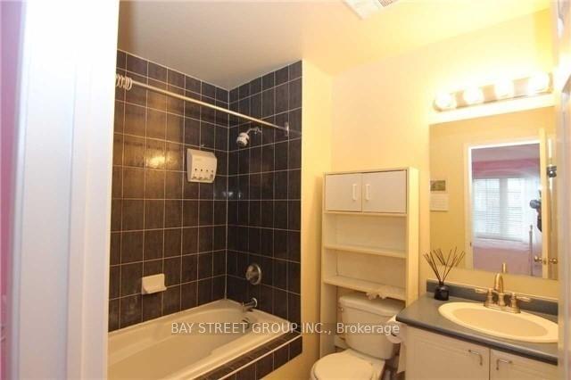 Photo 11 of Unit 2, 2 Cox Boulevard, Markham, Unionville — HOMEH