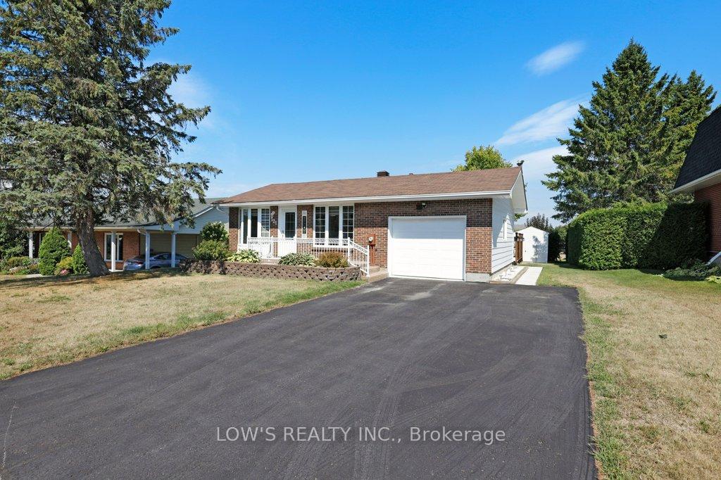 Photo 1 of 121 Barton Street, Champlain, Vankleek Hill — HOMEH