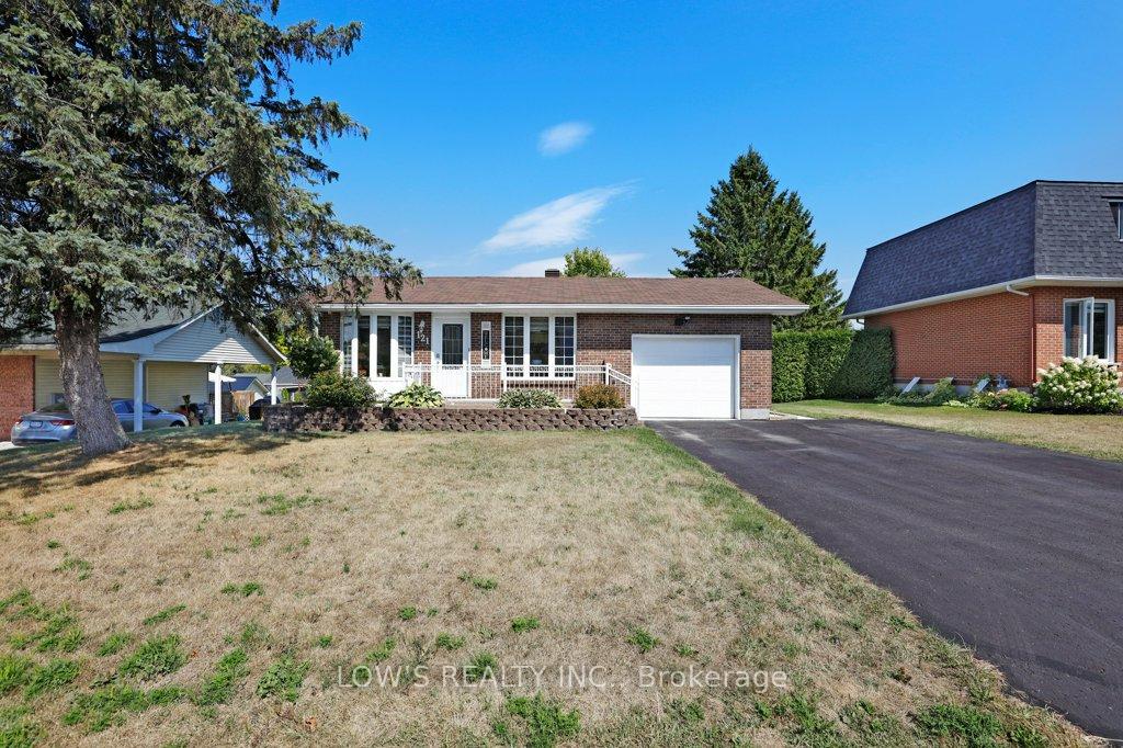 Photo 2 of 121 Barton Street, Champlain, Vankleek Hill — HOMEH