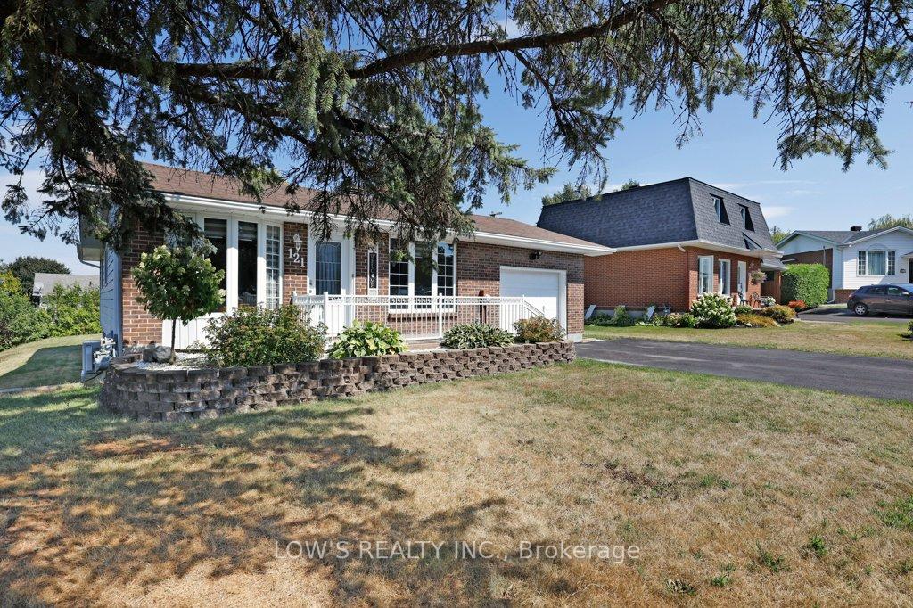 Photo 3 of 121 Barton Street, Champlain, Vankleek Hill — HOMEH