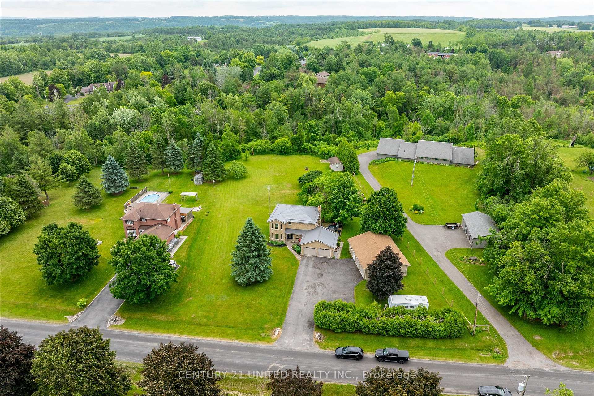 Photo 2 of 44 Valleyview Drive, Cavan Monaghan, Cavan Twp — HOMEH