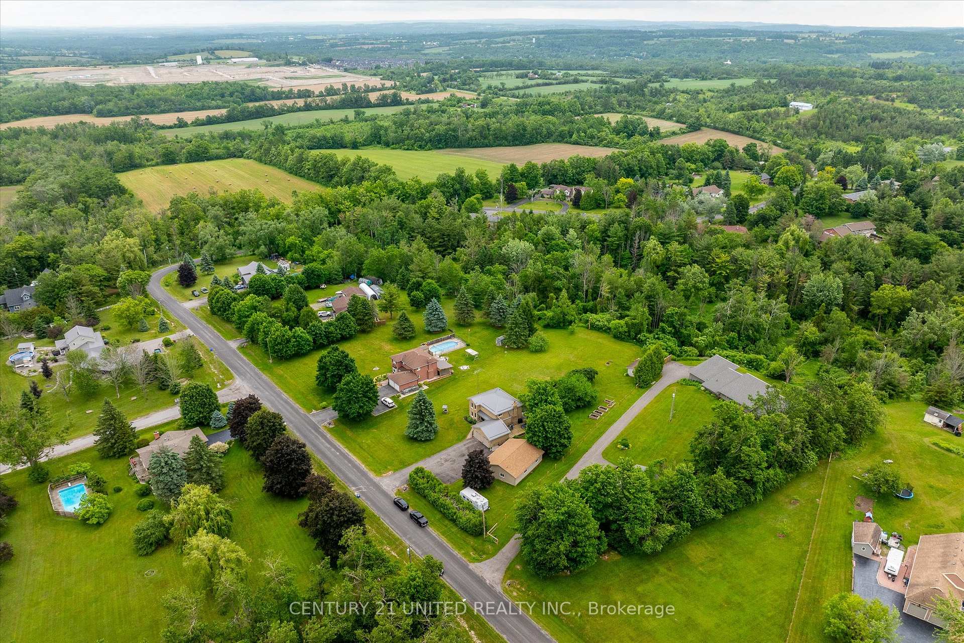 Photo 3 of 44 Valleyview Drive, Cavan Monaghan, Cavan Twp — HOMEH