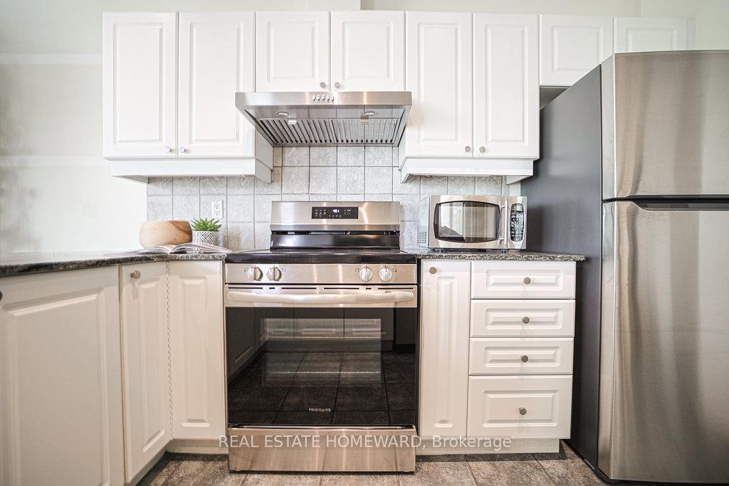 Photo 5 of Unit 209, 1 Leaside Park Drive, Toronto, Thorncliffe Park — HOMEH