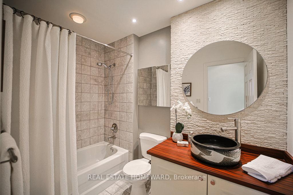 Photo 10 of Unit 209, 1 Leaside Park Drive, Toronto, Thorncliffe Park — HOMEH