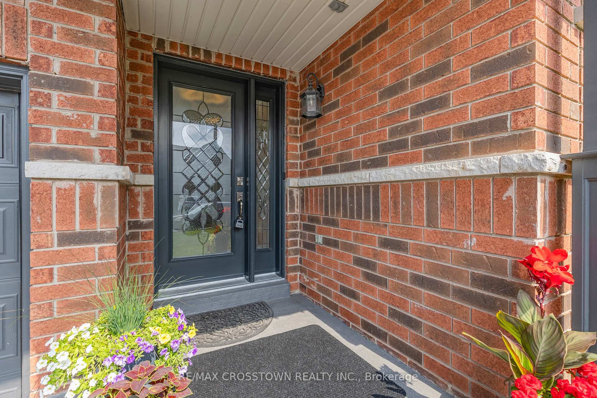 Photo 3 of 103 Diana Way, Barrie, Innis-Shore — HOMEH