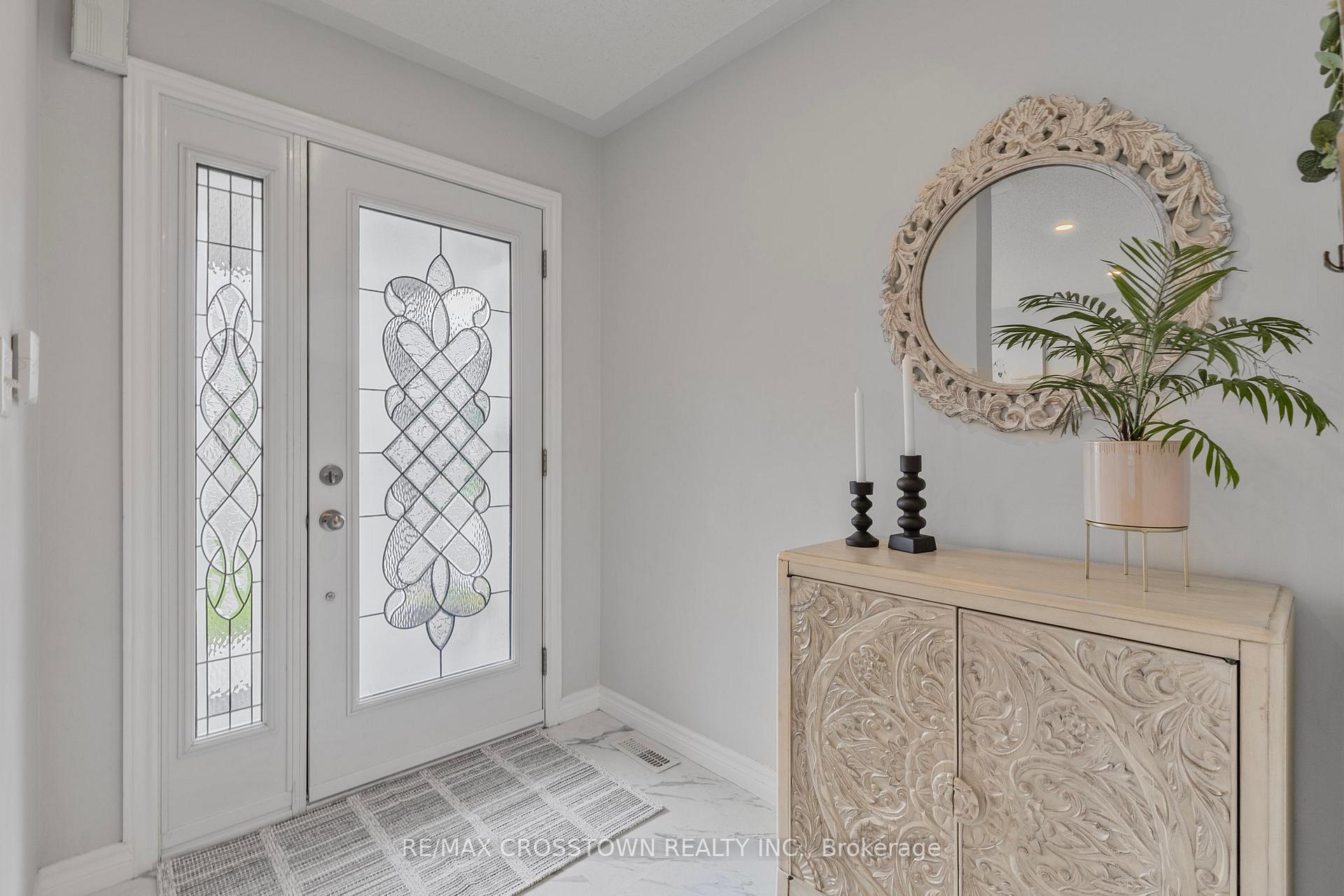 Photo 4 of 103 Diana Way, Barrie, Innis-Shore — HOMEH