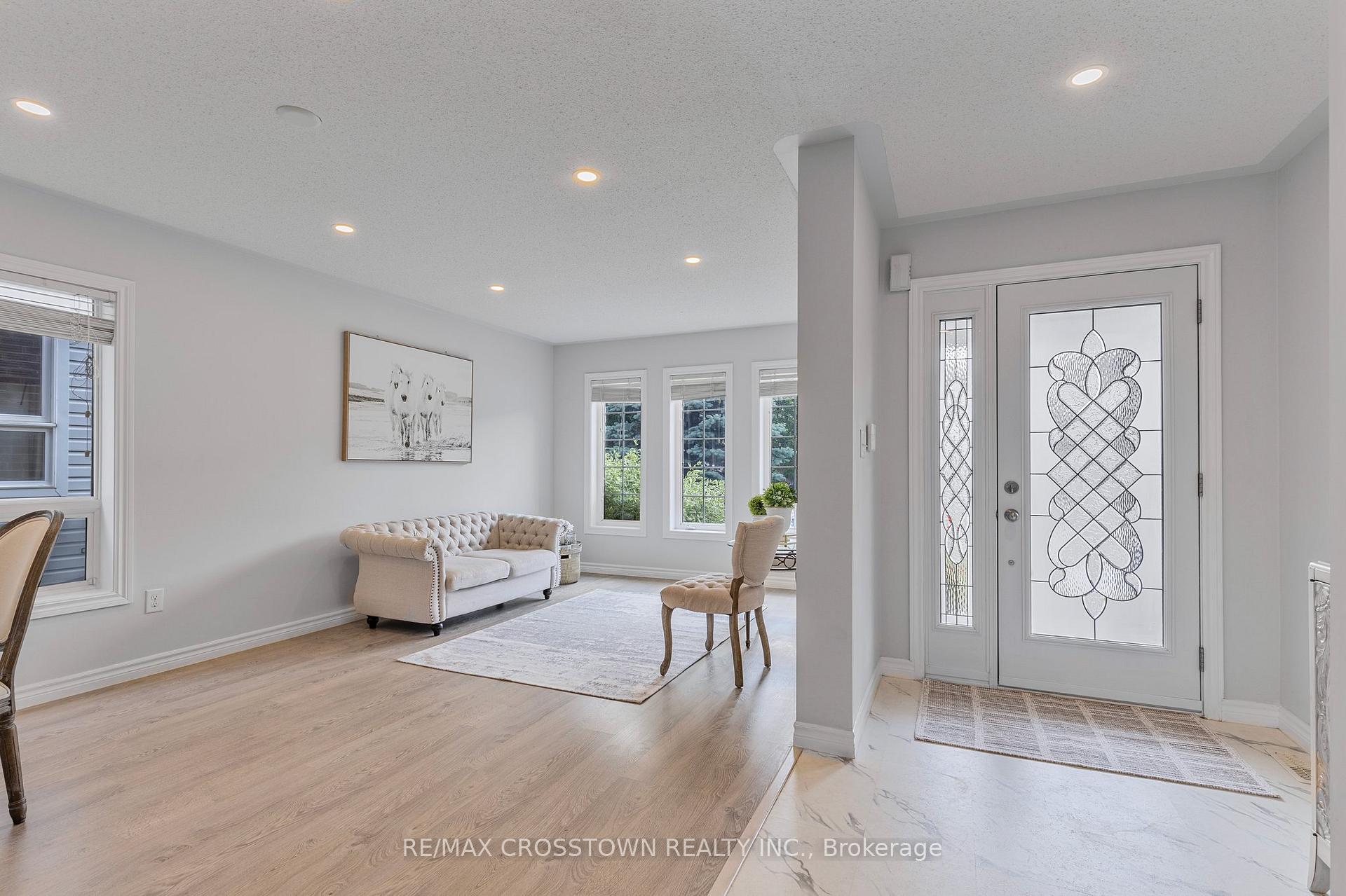 Photo 5 of 103 Diana Way, Barrie, Innis-Shore — HOMEH