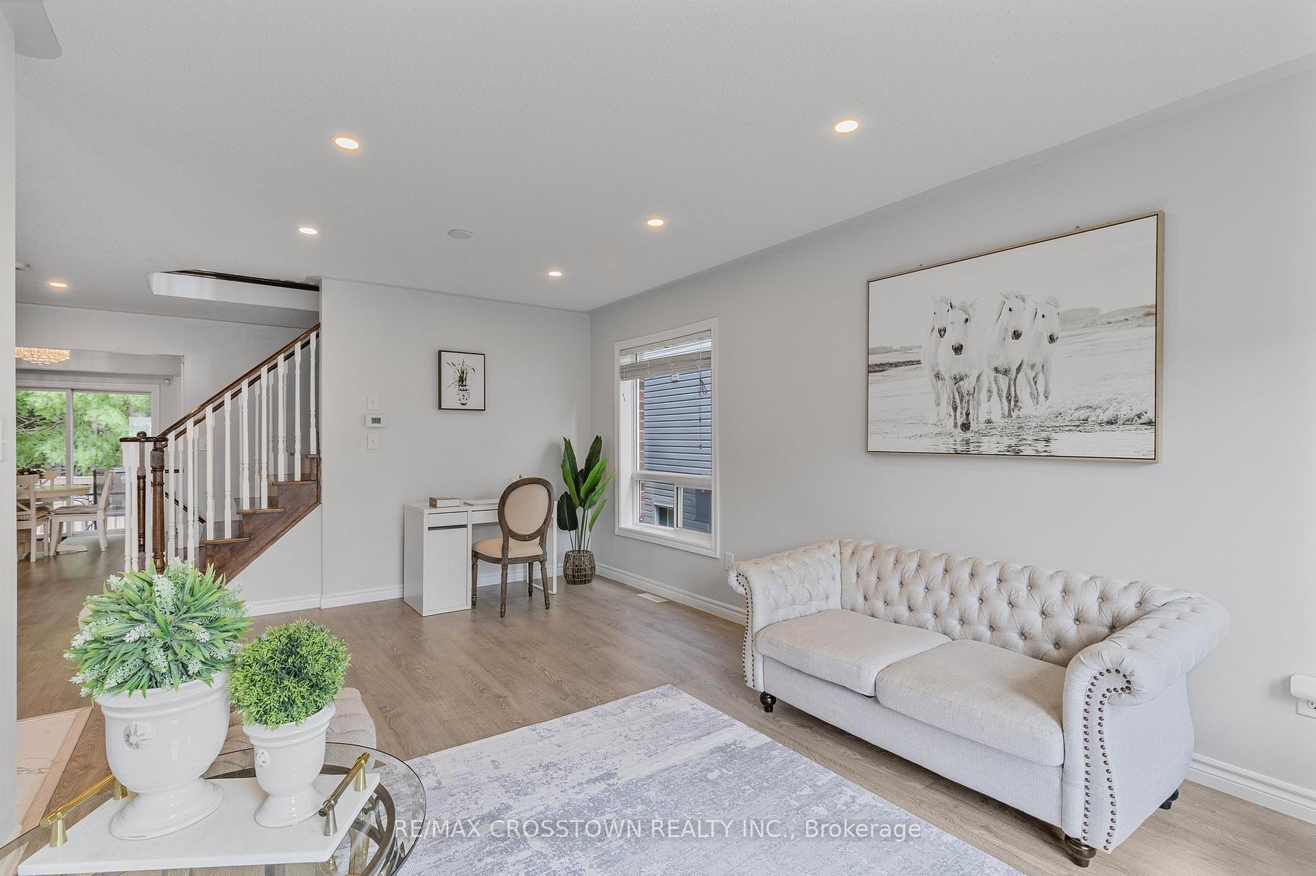 Photo 6 of 103 Diana Way, Barrie, Innis-Shore — HOMEH