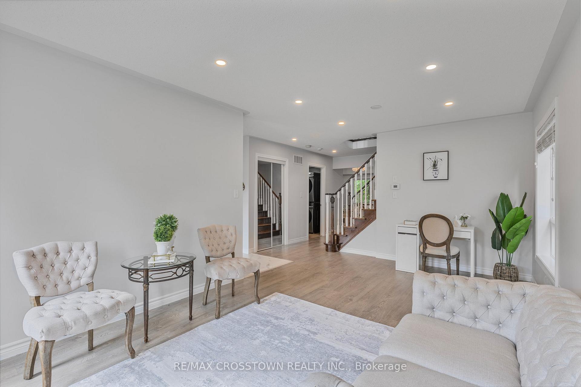 Photo 9 of 103 Diana Way, Barrie, Innis-Shore — HOMEH