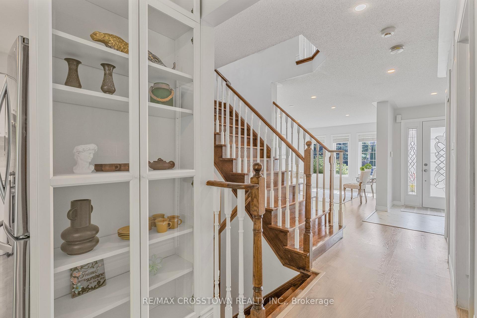 Photo 10 of 103 Diana Way, Barrie, Innis-Shore — HOMEH