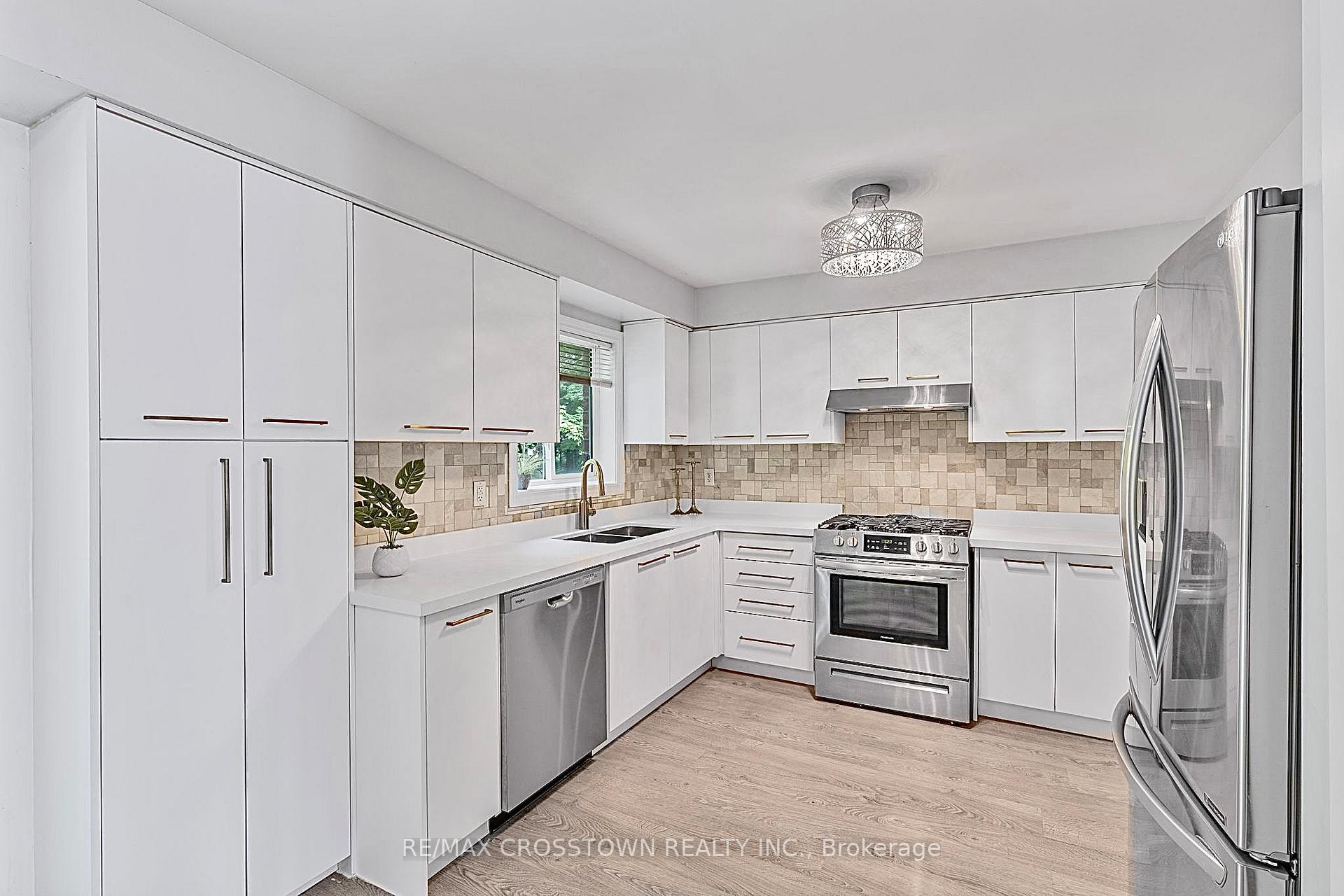 Photo 14 of 103 Diana Way, Barrie, Innis-Shore — HOMEH