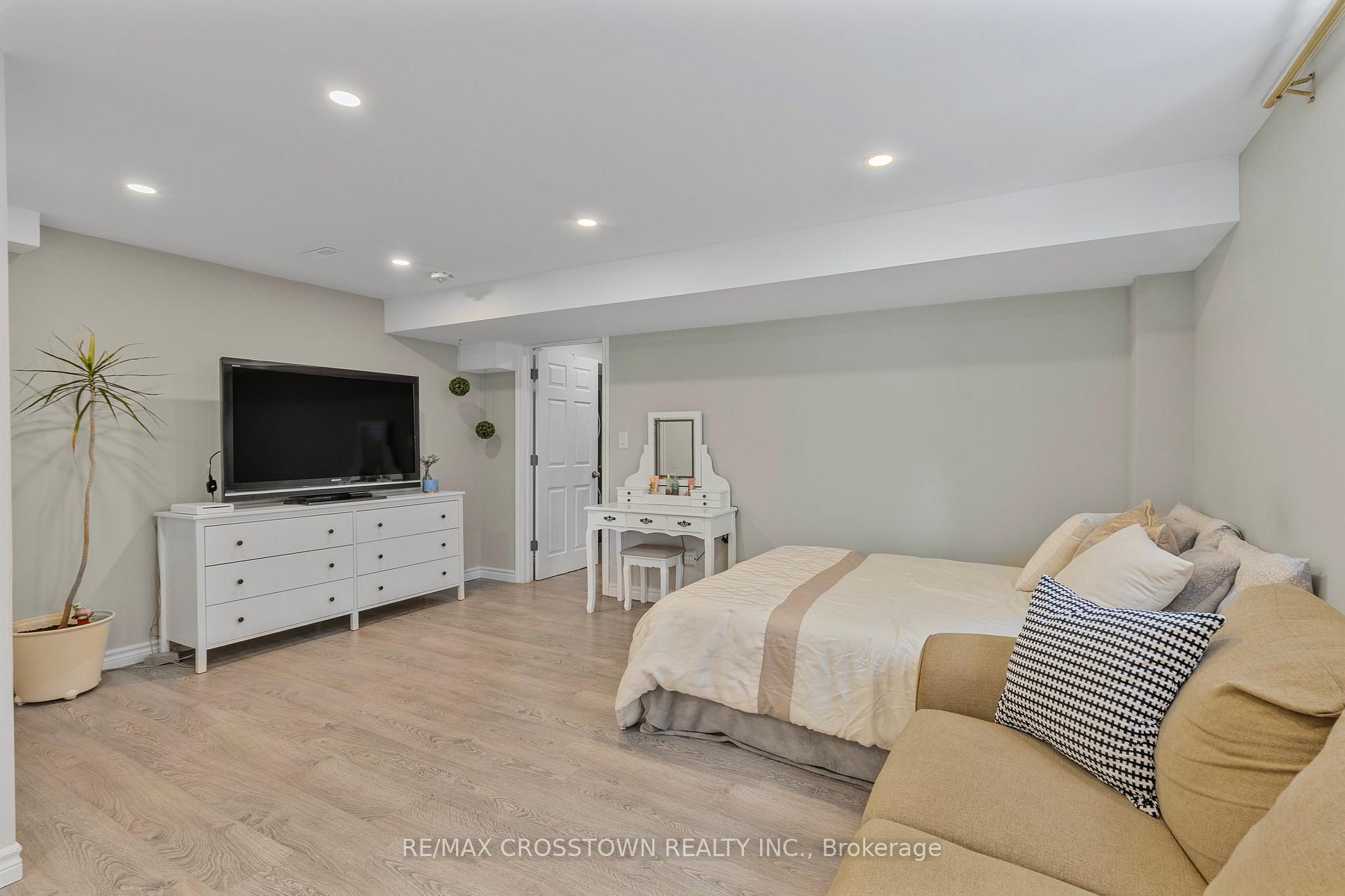 Photo 36 of 103 Diana Way, Barrie, Innis-Shore — HOMEH