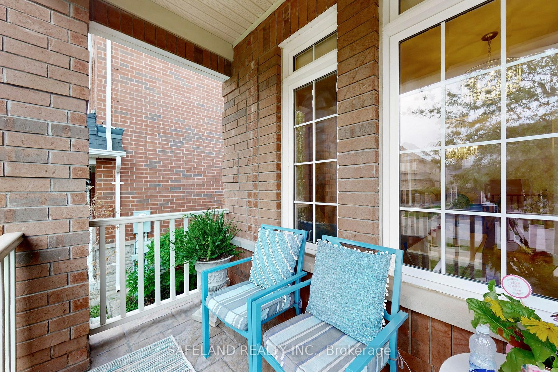 Photo 3 of 41 Eakins Drive, Aurora, Bayview Northeast — HOMEH