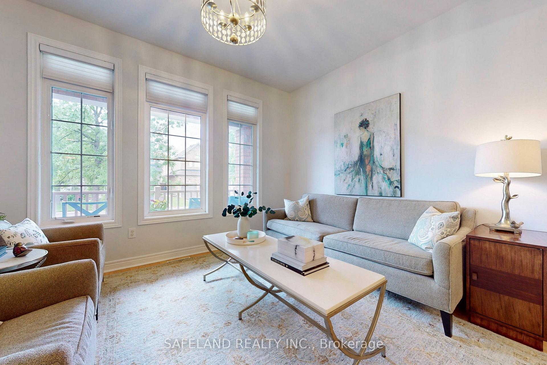 Photo 4 of 41 Eakins Drive, Aurora, Bayview Northeast — HOMEH